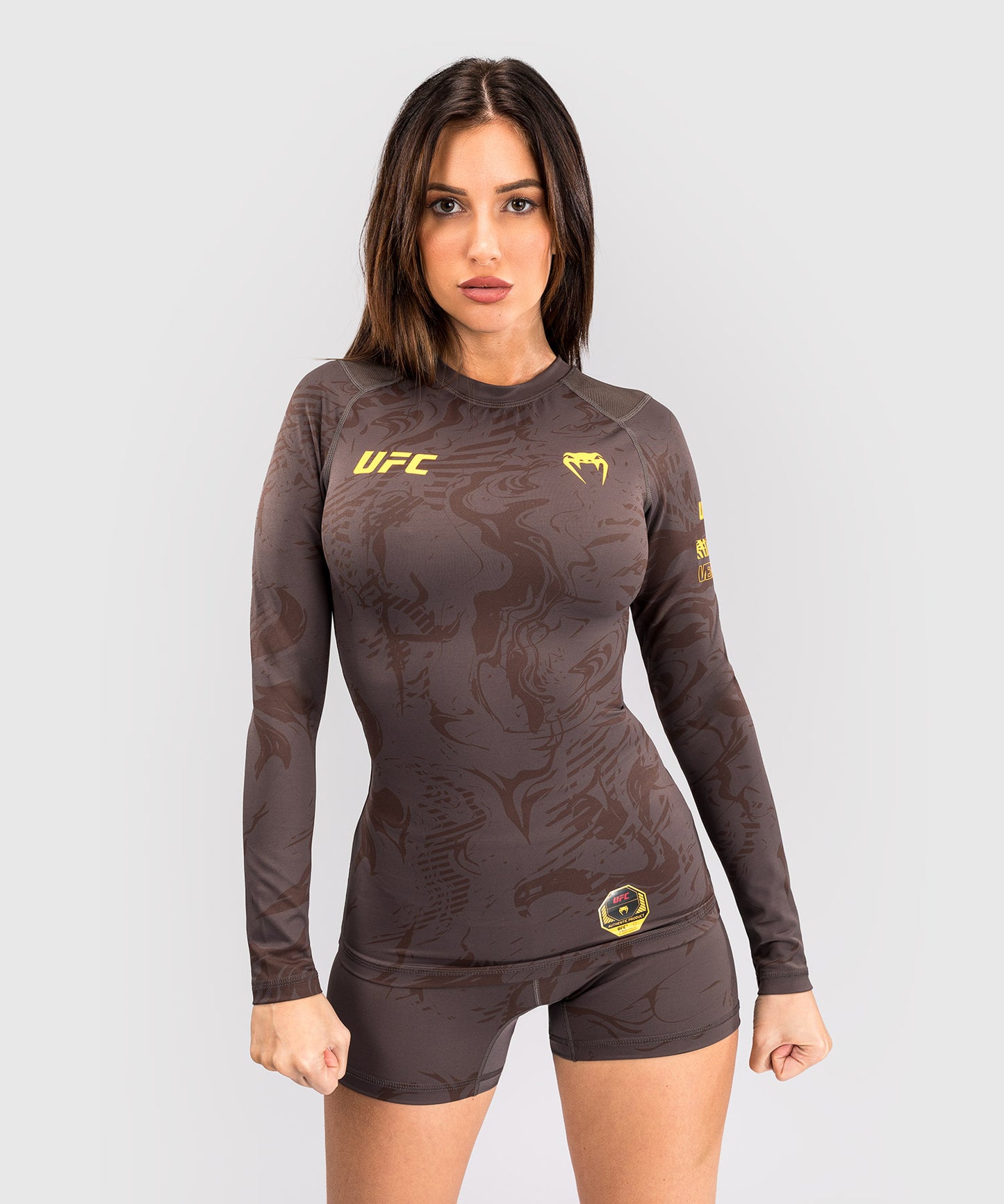 UFC Fusion by Venum Fight Week Rashguard de Manga Larga de Rendimiento para Mujer - Marrón tierra