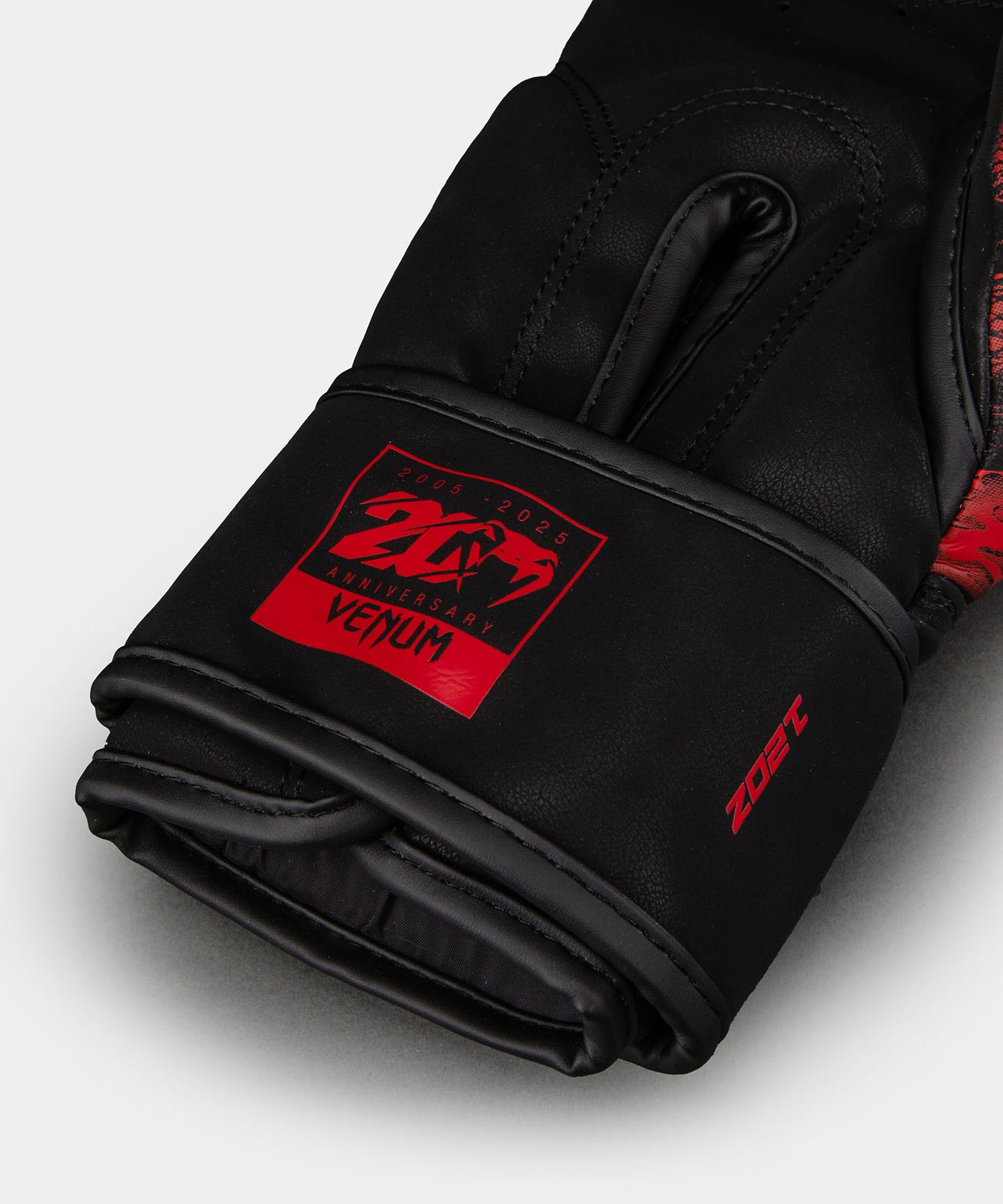 Venum 20th Anniversary Boxing Gloves - Black/Red