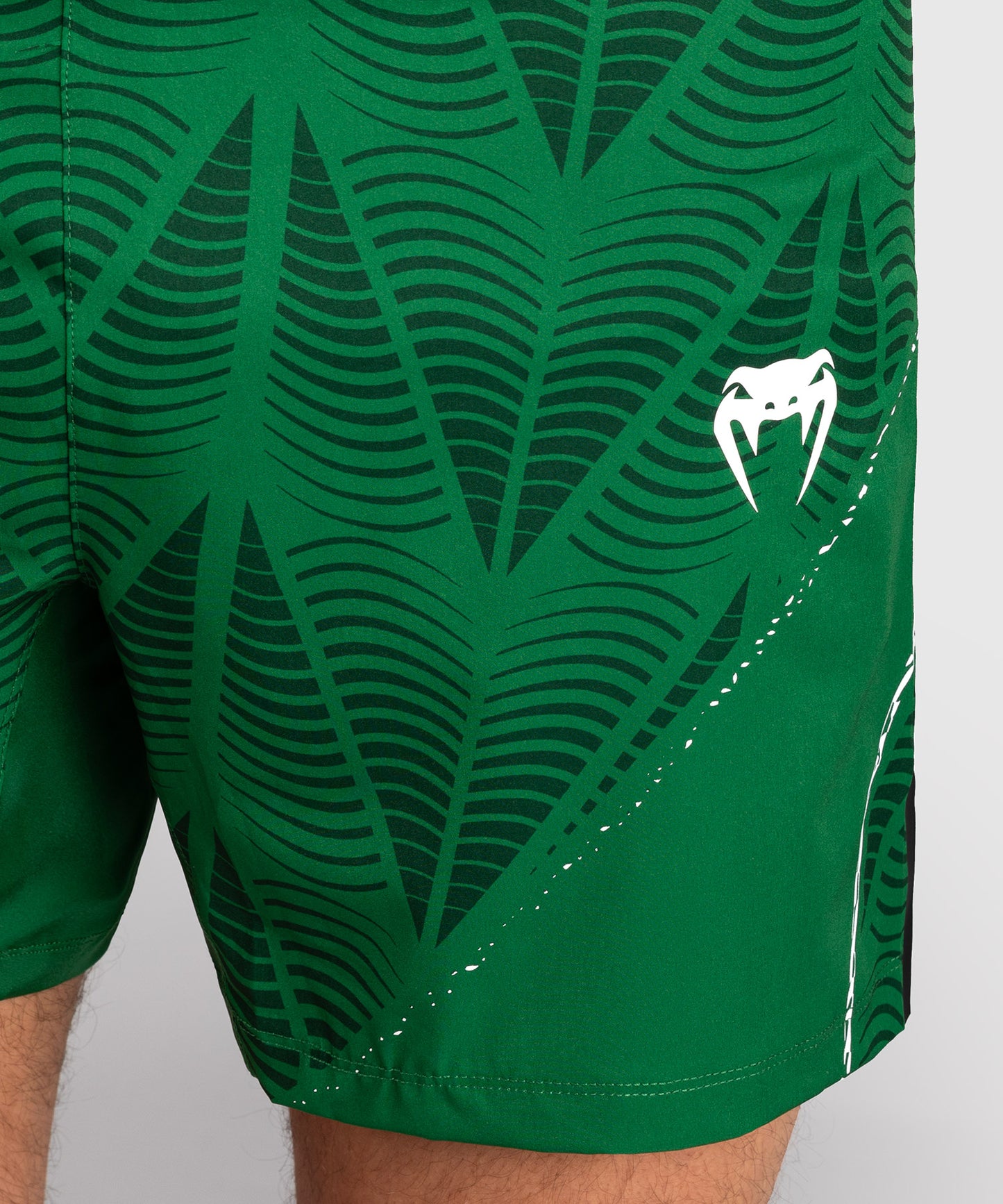 UFC Zenith by Venum Authentic Fight Night Short de pelea ajuste corto Hombre - Verde