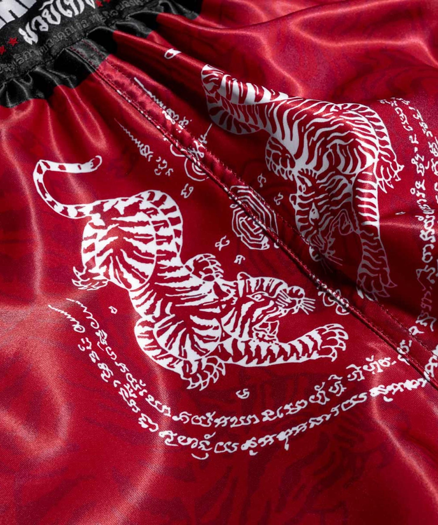 Phantom Athletics Sak Yant Pantalones de Muay Thai - Rojo