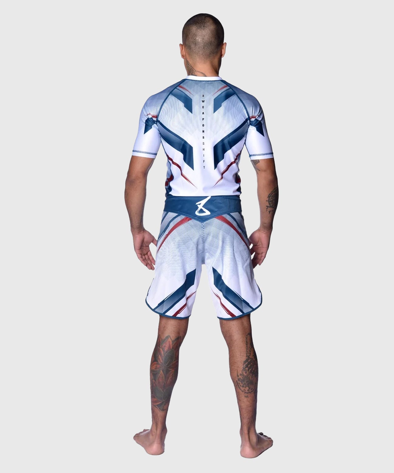 8 Weapons Shift Rashguard Kurzarm – Weiß/Blau/Rot