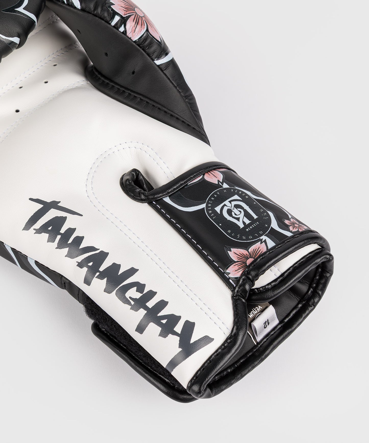 Gants de Boxe Venum x Tawanchay – Noir/Blanc