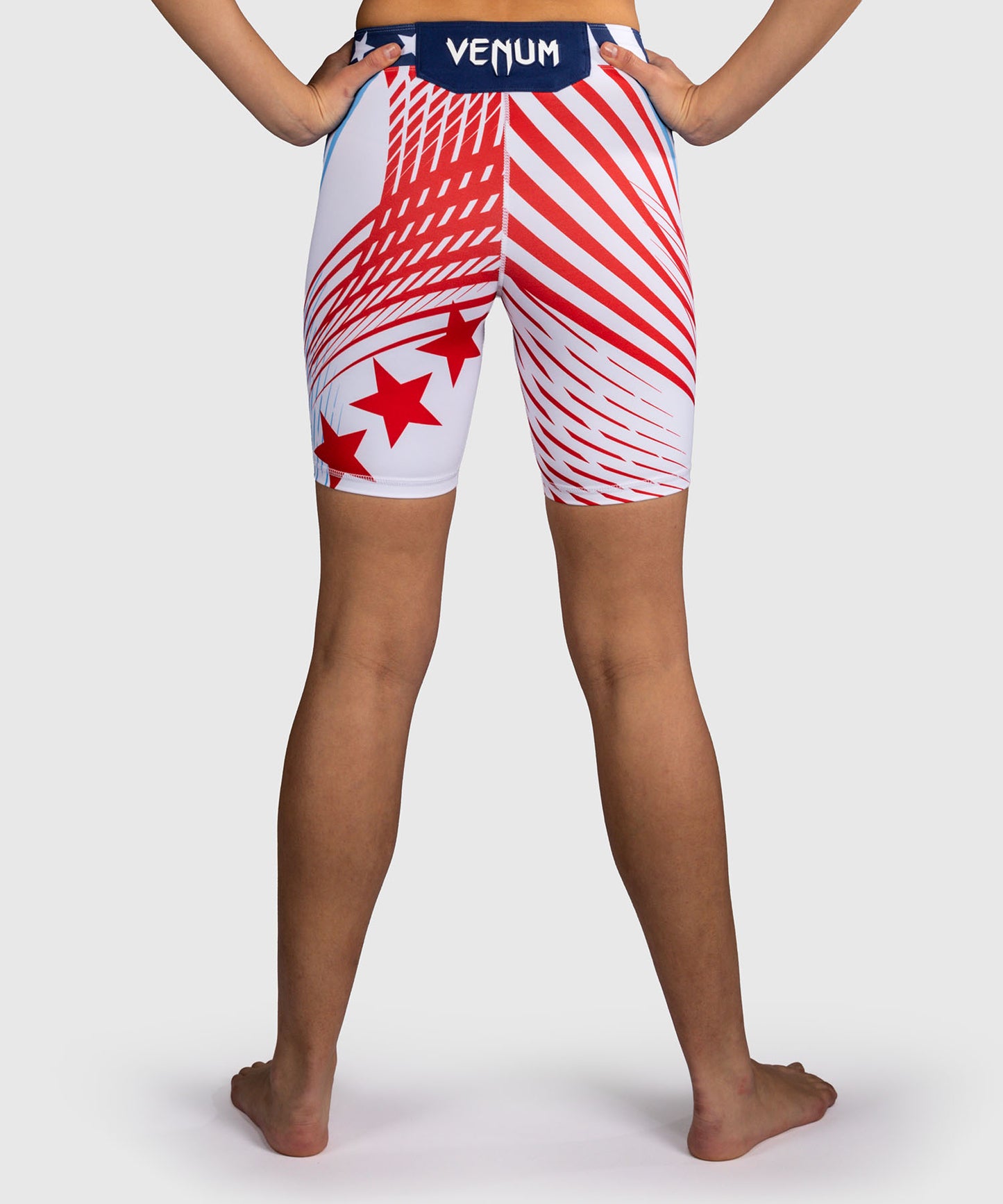 Official UFC Freedom 250 by Venum Authentic Vale Tudo Shorts im Long Fit für Damen - Weiß