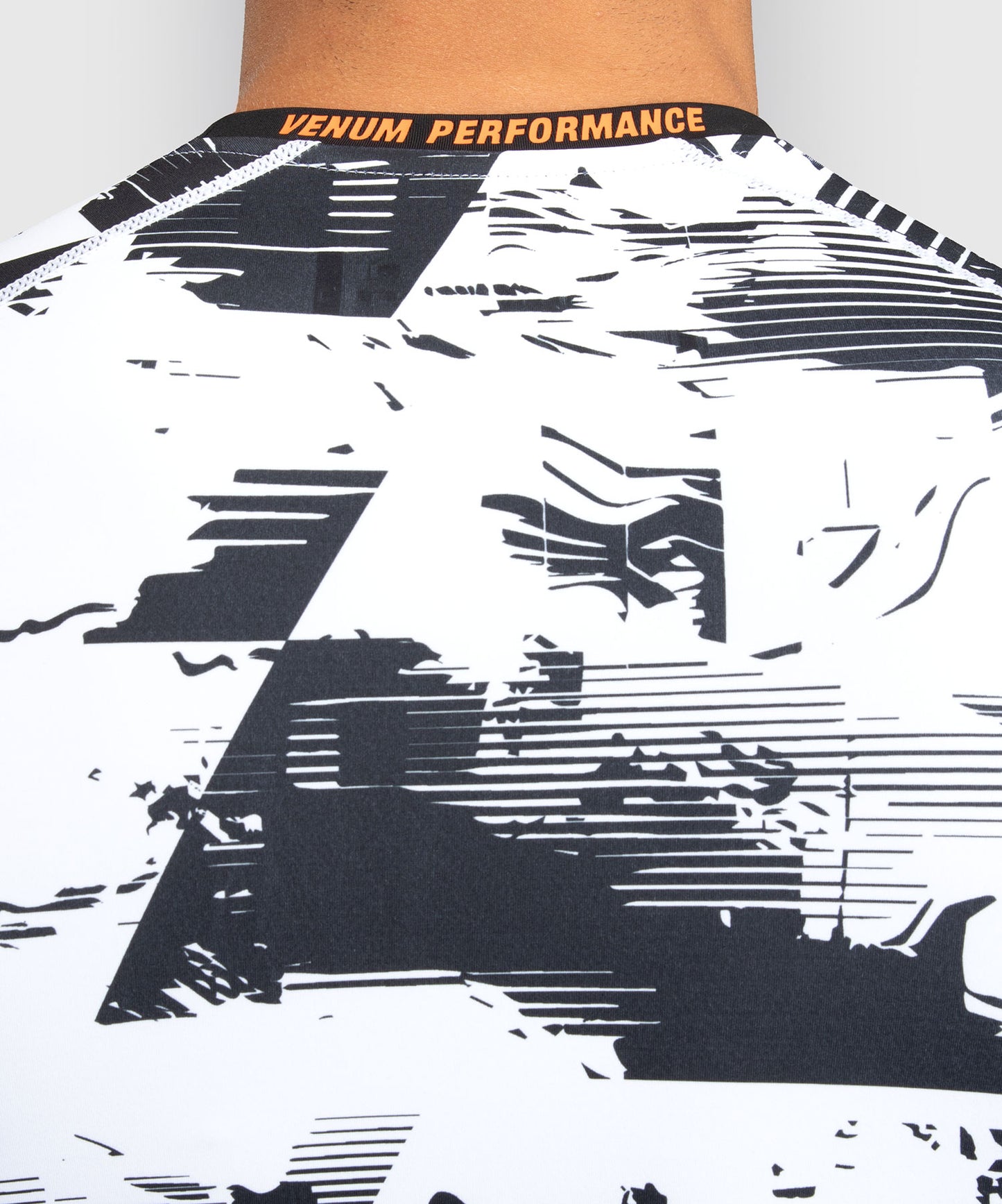 UFC Zenith by Venum Authentic Fight Week Rashguard de manga larga Performance Hombre - Blanco