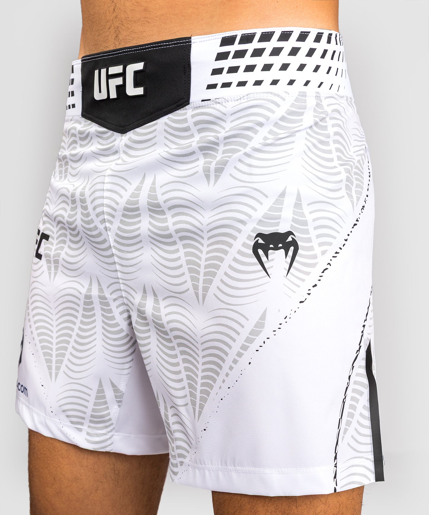 UFC Zenith by Venum Authentic Fight Night Kurze Passform Fight Short Herren - Weiß