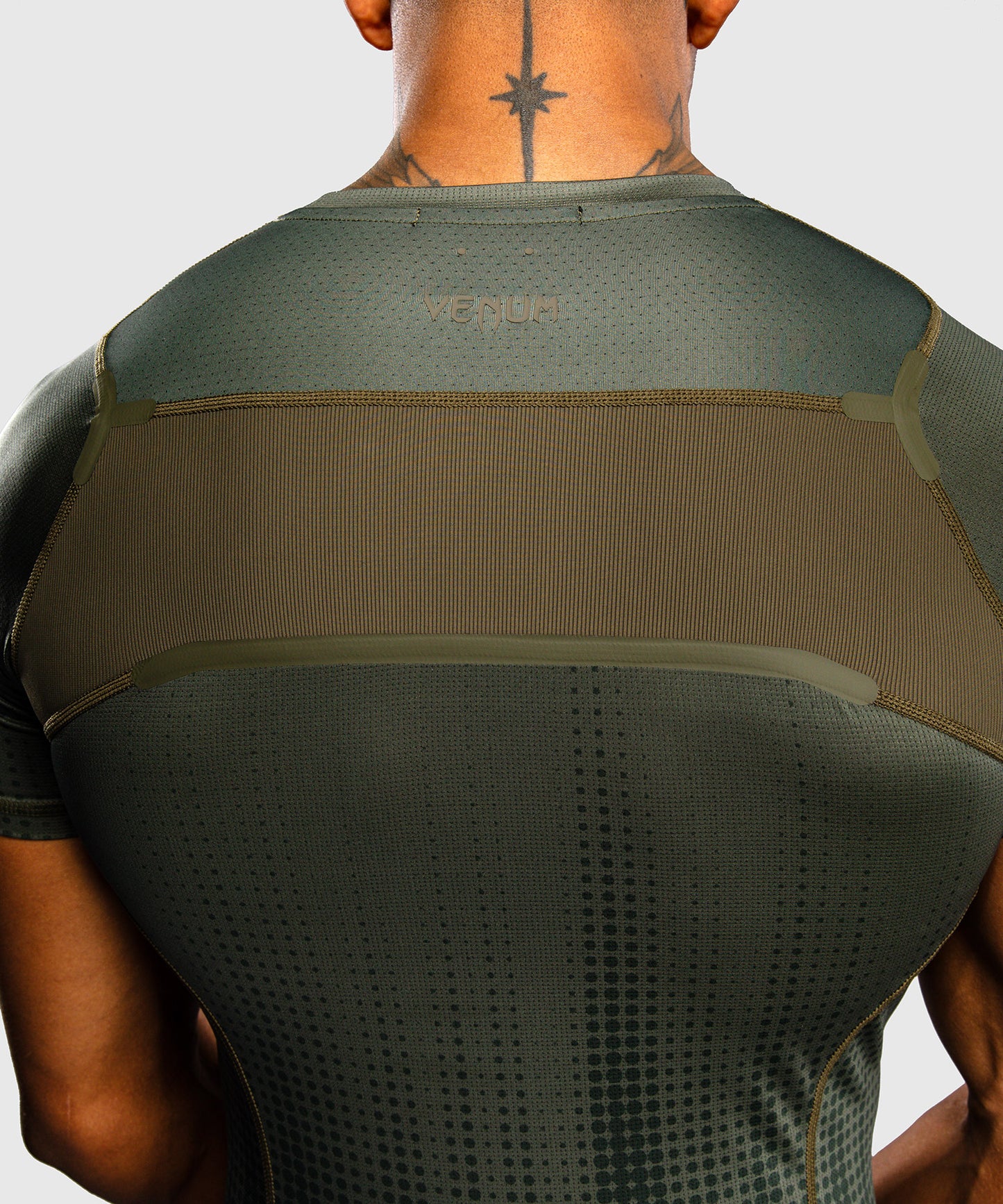 Rashguard à Manches Courtes Venum Stealth – Kaki/Vert Foncé