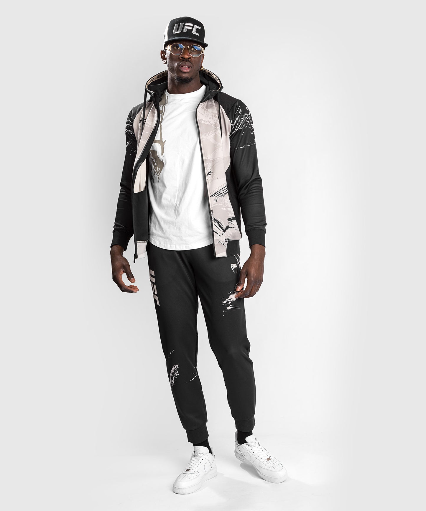 Sweat à capuche zippé pour Hommes UFC Venum Authentic Fight Week 2.0 - Sable/Noir