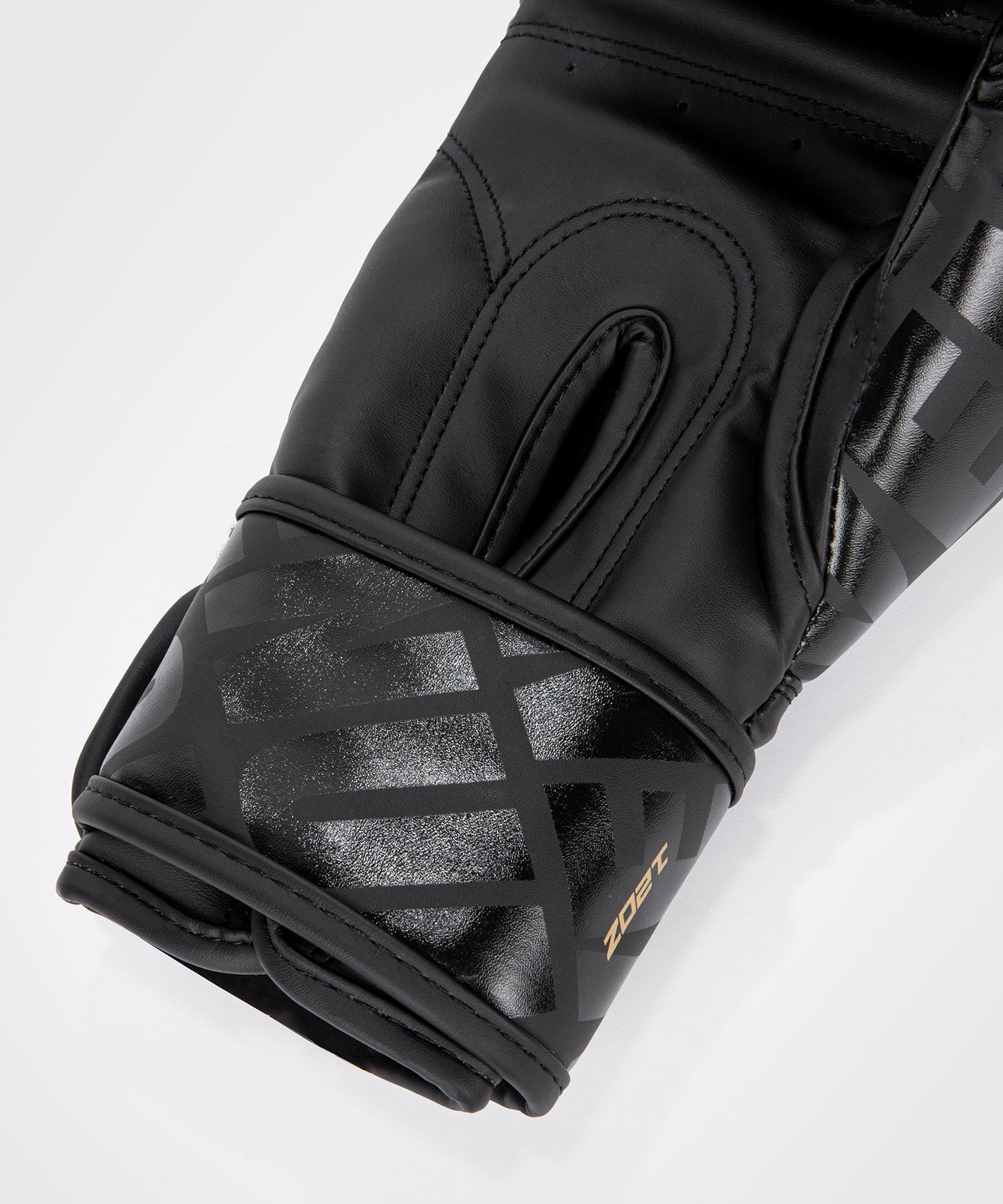 Venum Contender 1.5 XT Boxing Gloves - Black/Gold
