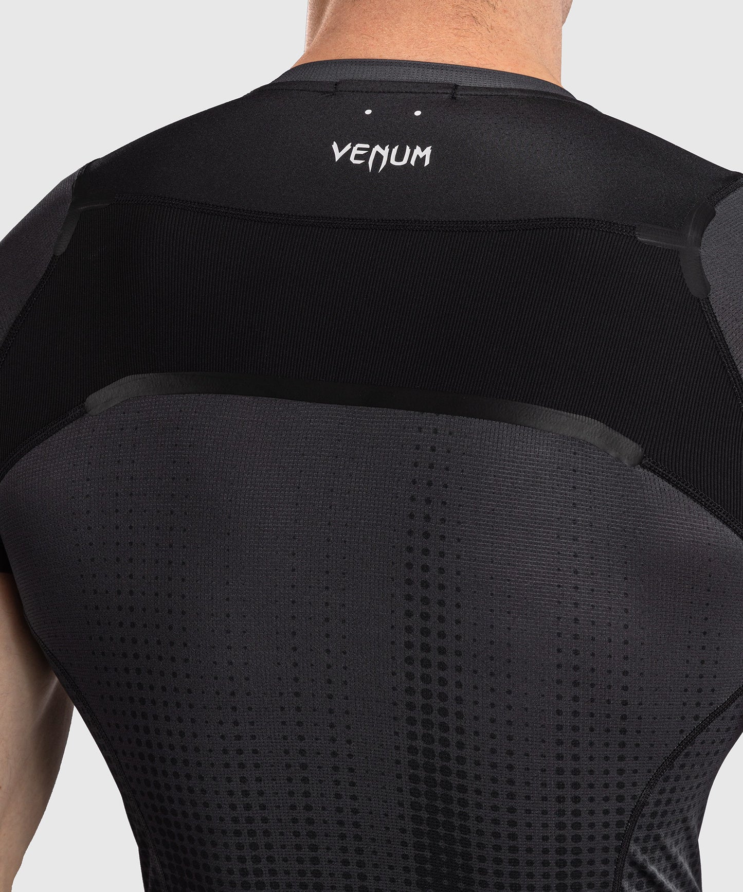 Venum Stealth Rashguard a Maniche Corte – Nero/Bianco