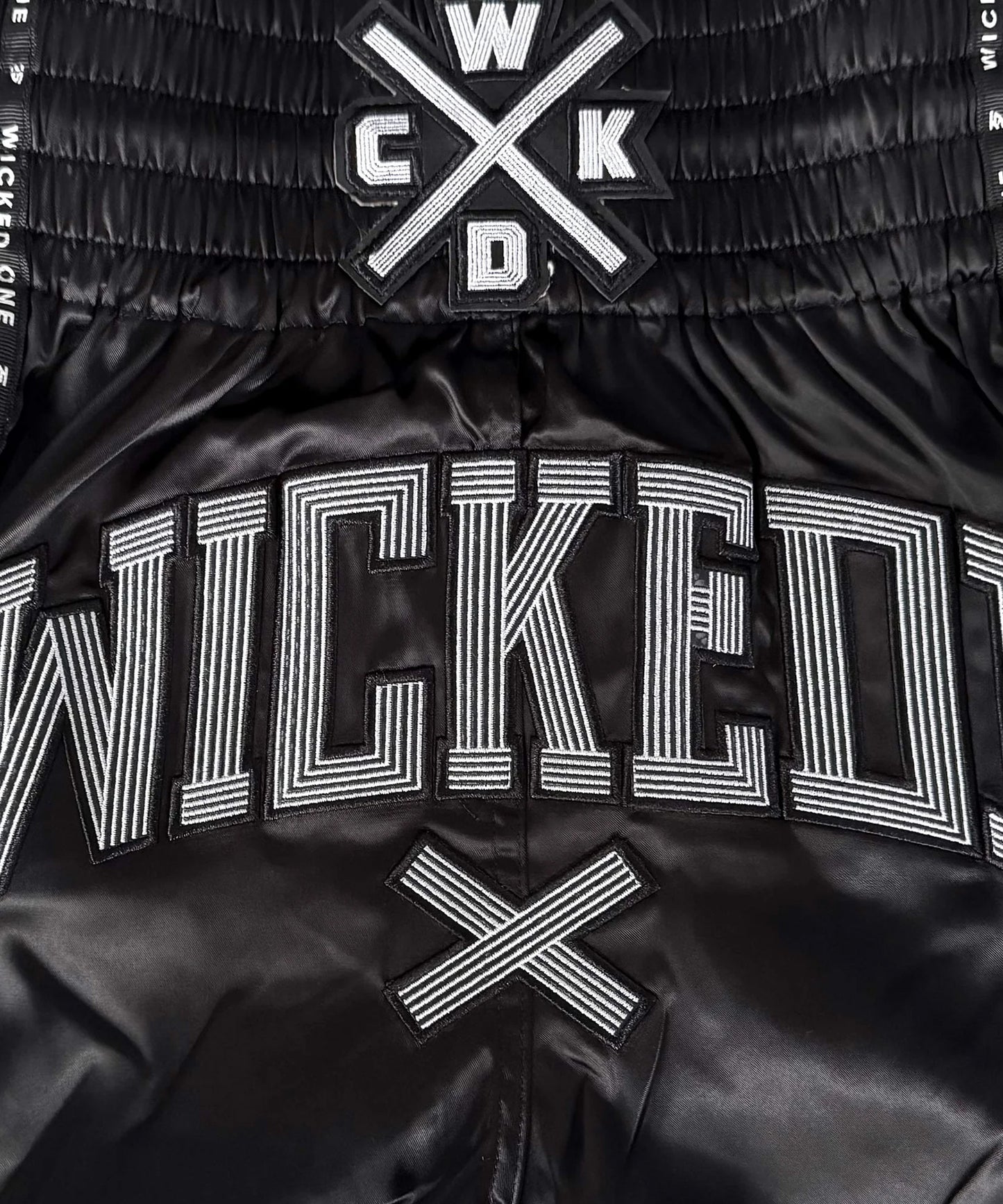 Wicked One Cross-Line Pantalones de Muay Thai - Negro