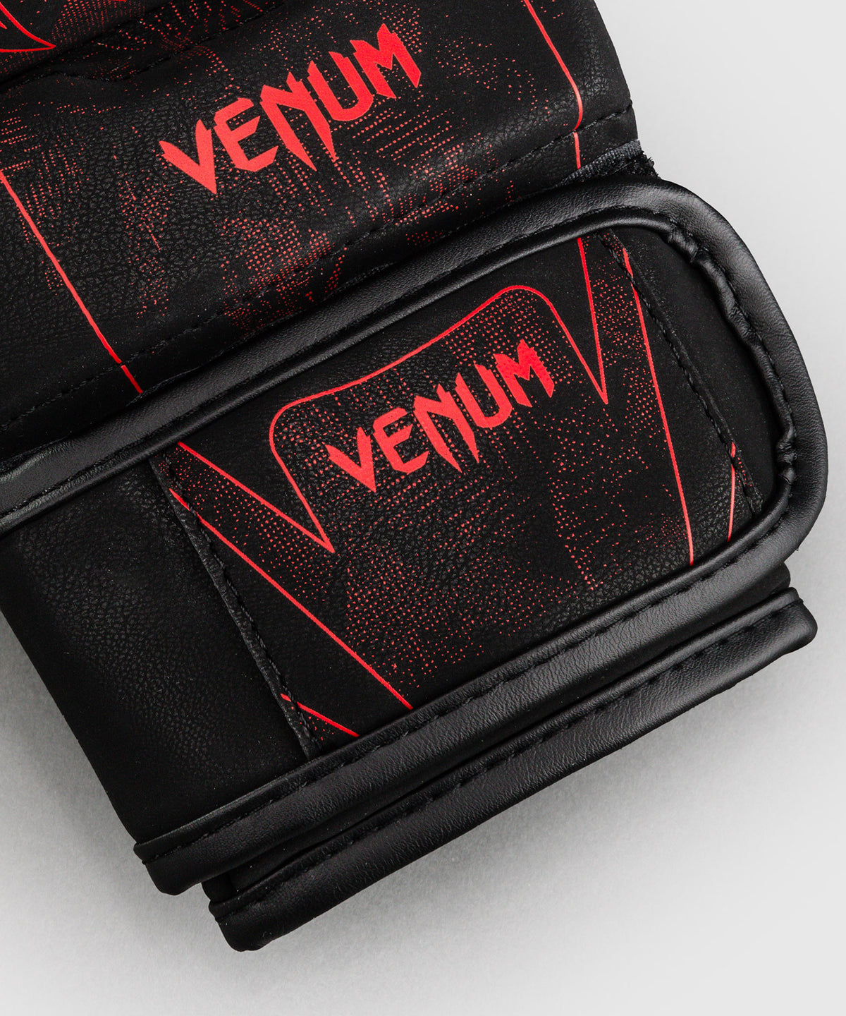 Venum Amazonia Reborn Guantes de sparring MMA - Negro/Rojo
