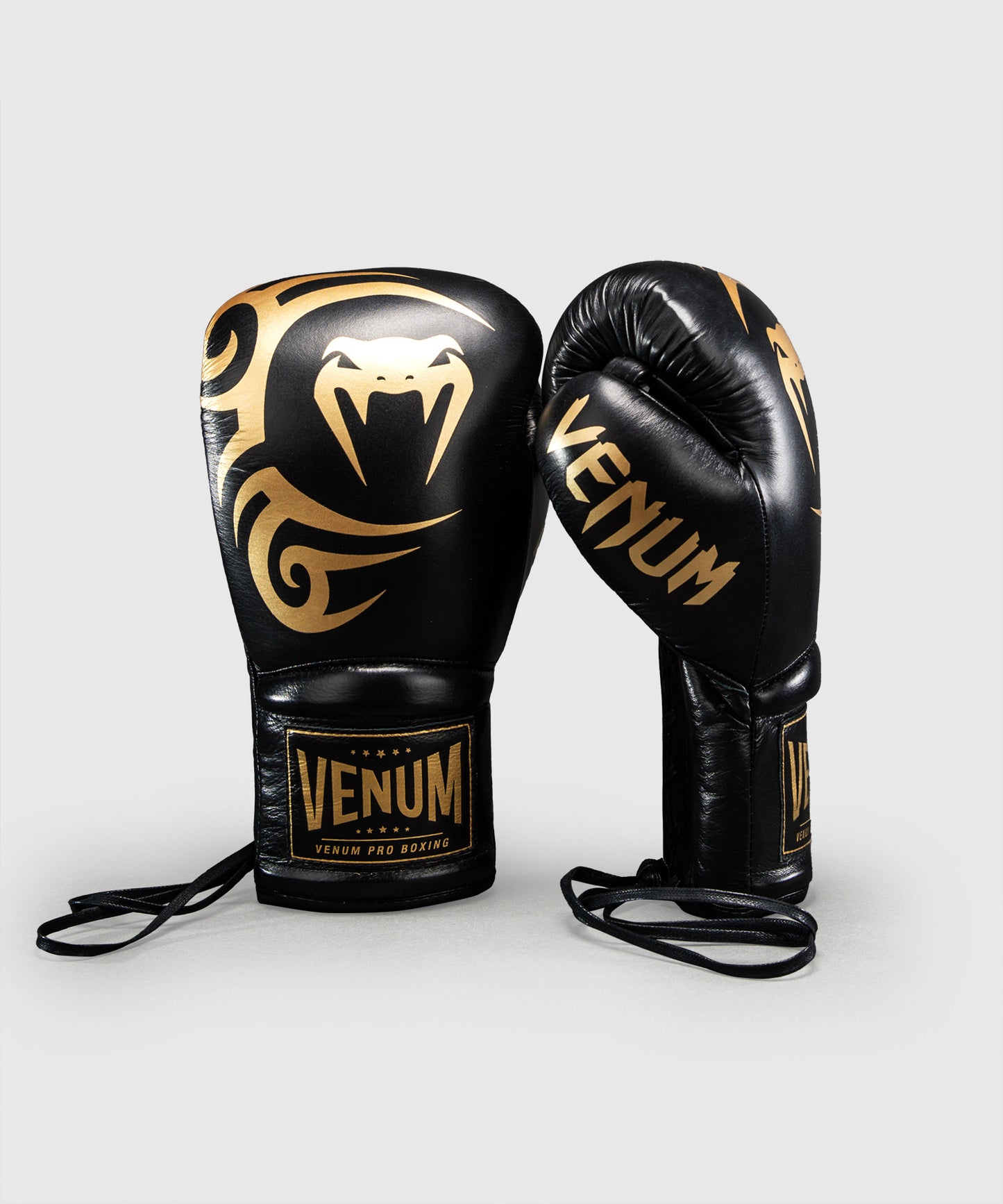 Gants de boxe Venum Giant 2.0 Mike Tyson Pro avec Lacets – Noir/Or - Sac inclus