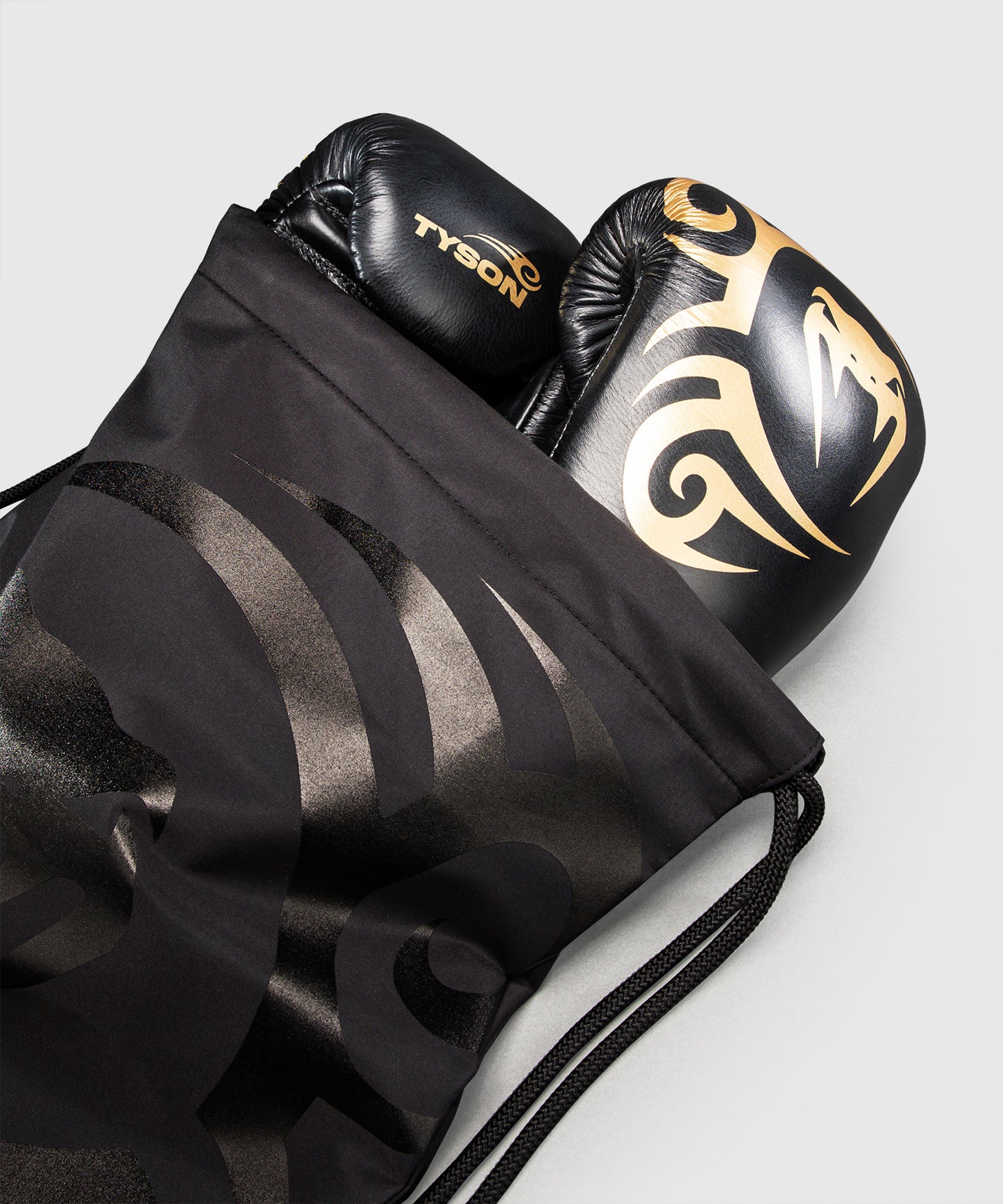 Gants de boxe Venum Giant 2.0 Mike Tyson Pro avec Lacets – Noir/Or - Sac inclus