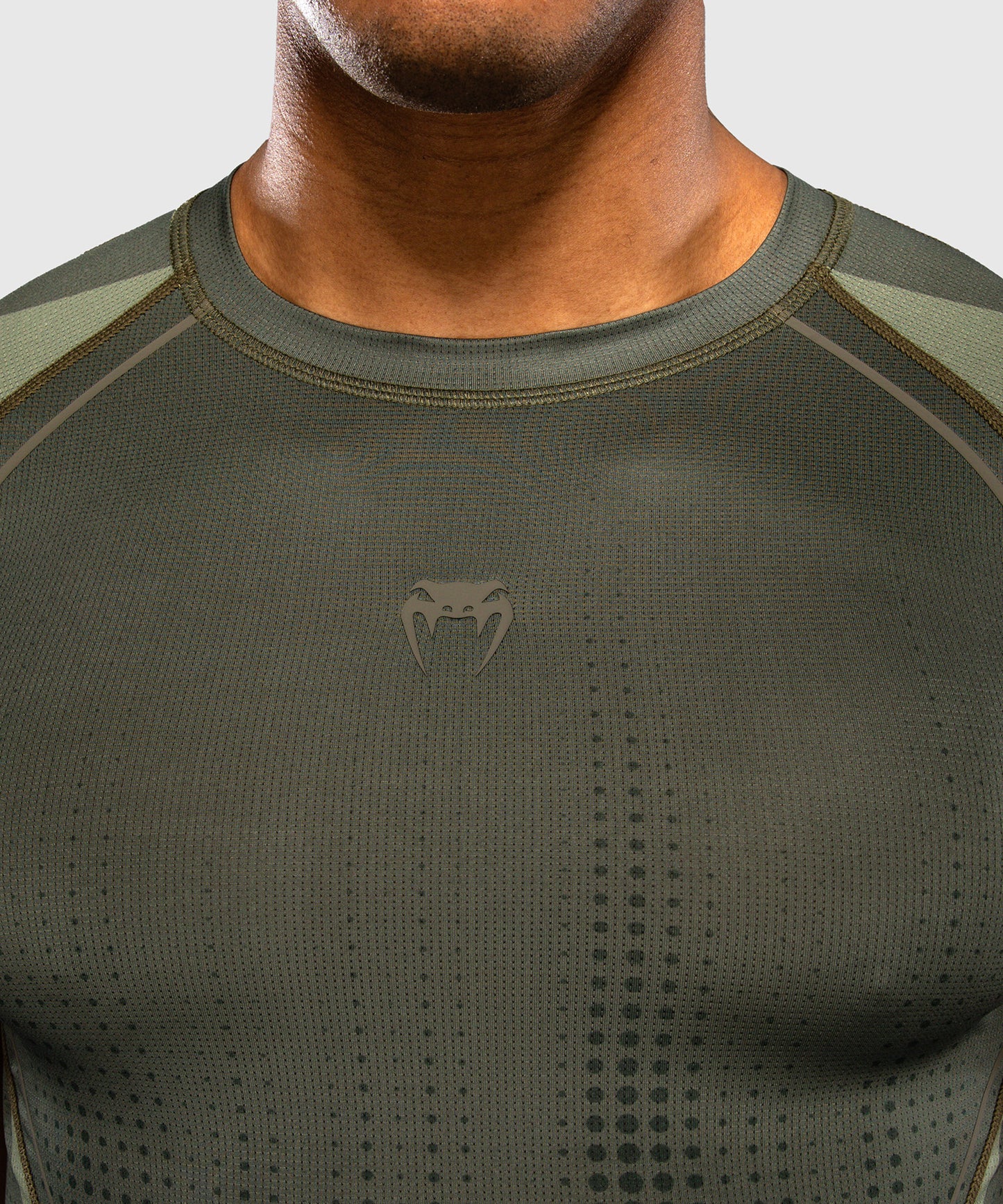 Rashguard à Manches Courtes Venum Stealth – Kaki/Vert Foncé