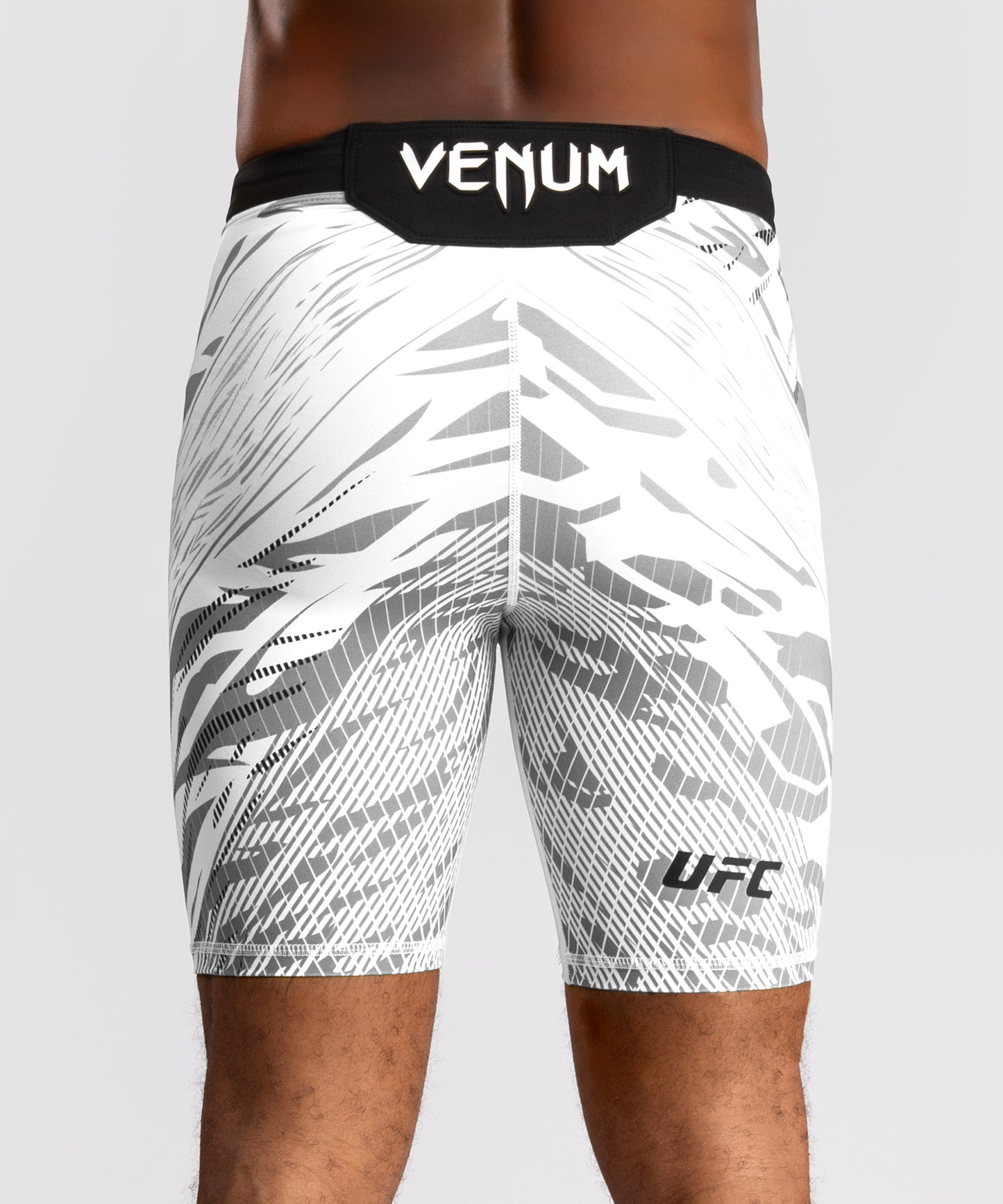 Shorts Vale Tudo pour Hommes UFC Fusion by Venum Authentic Fight Night - Blanc