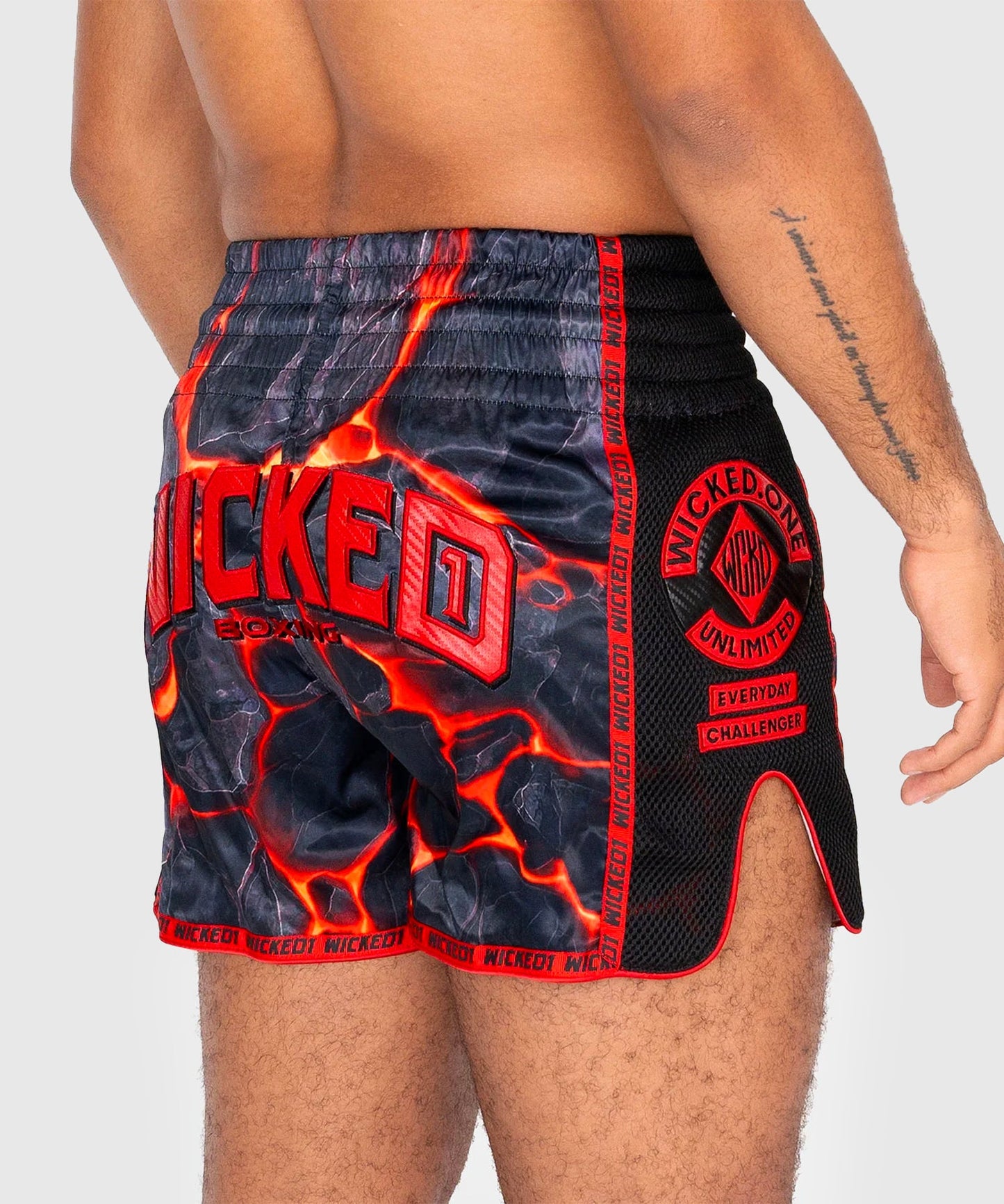 Wicked One Magma Muay Thai Shorts - Schwarz/Rot