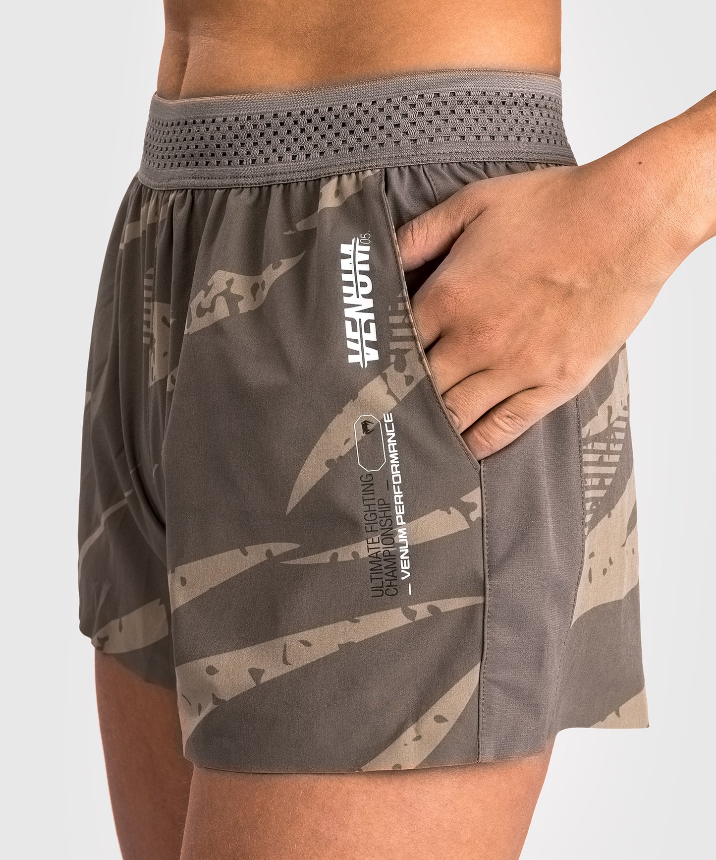 UFC Adrenaline by Venum Fight Week Frauen Performance Shorts - Desert Camo
