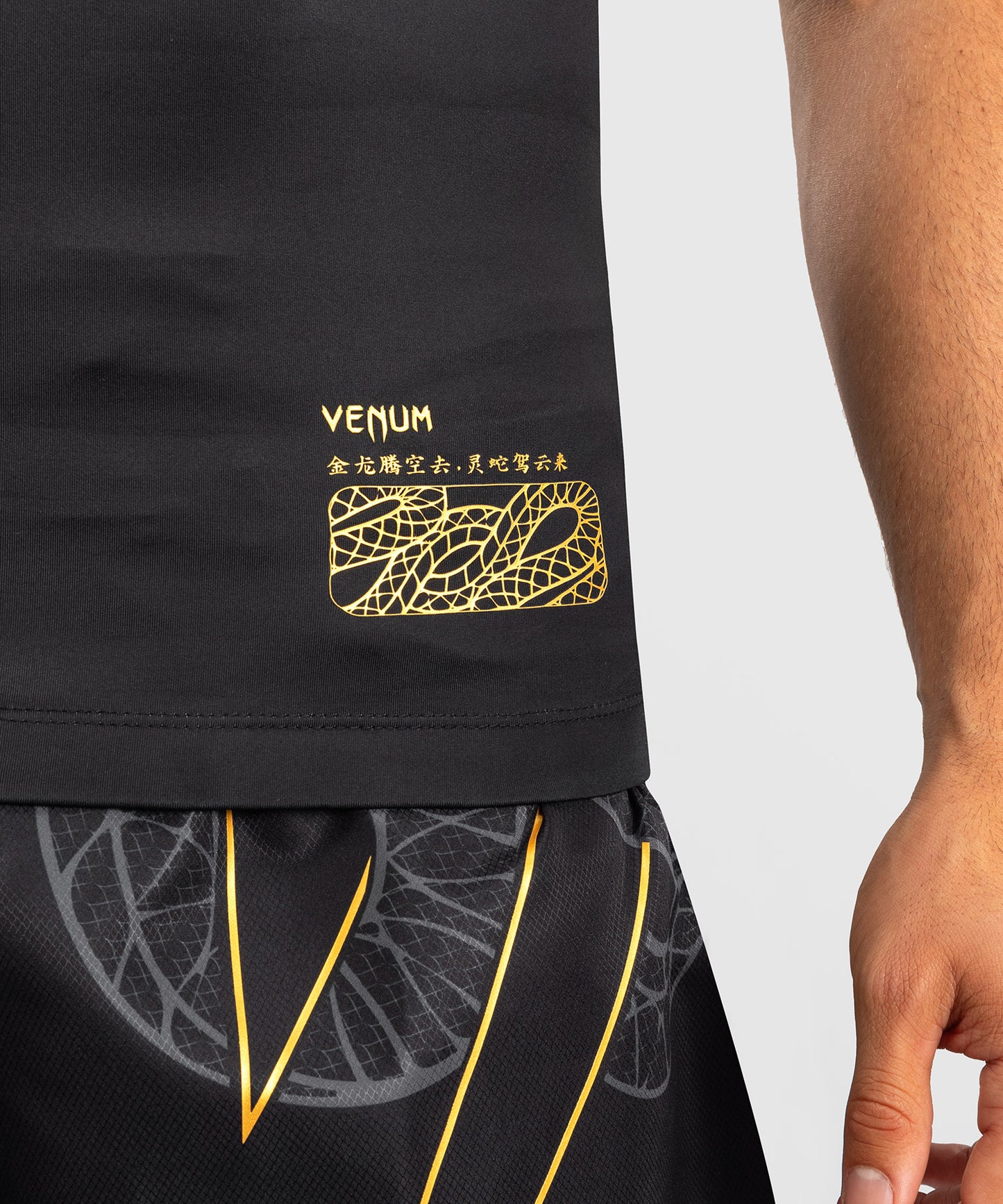 Rashguard Sans Manches Venum Serpenti – Noir/Argent/Or