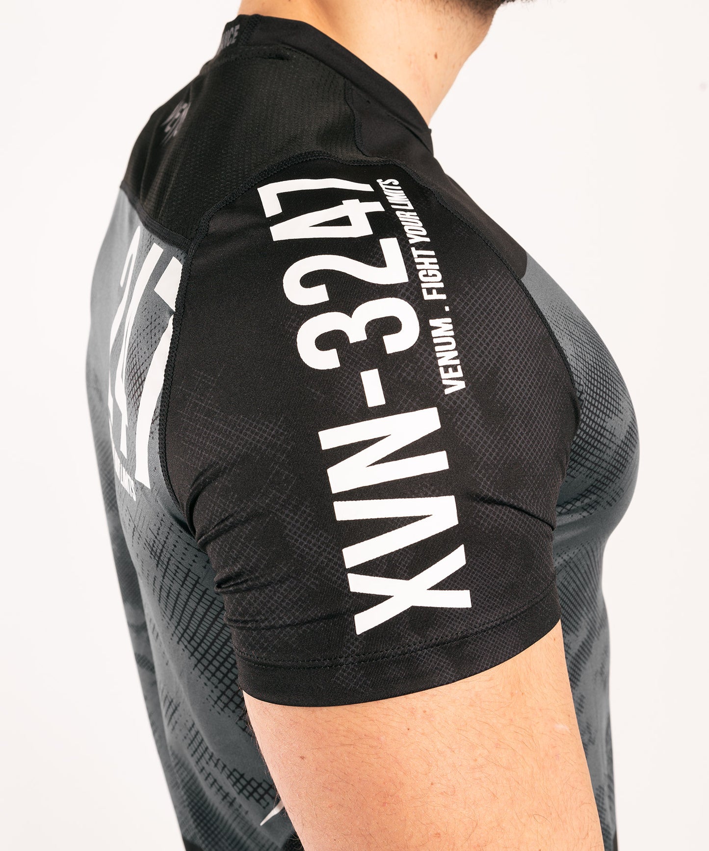 Camiseta Venum Sky247 Dry Tech - Negro/Gris
