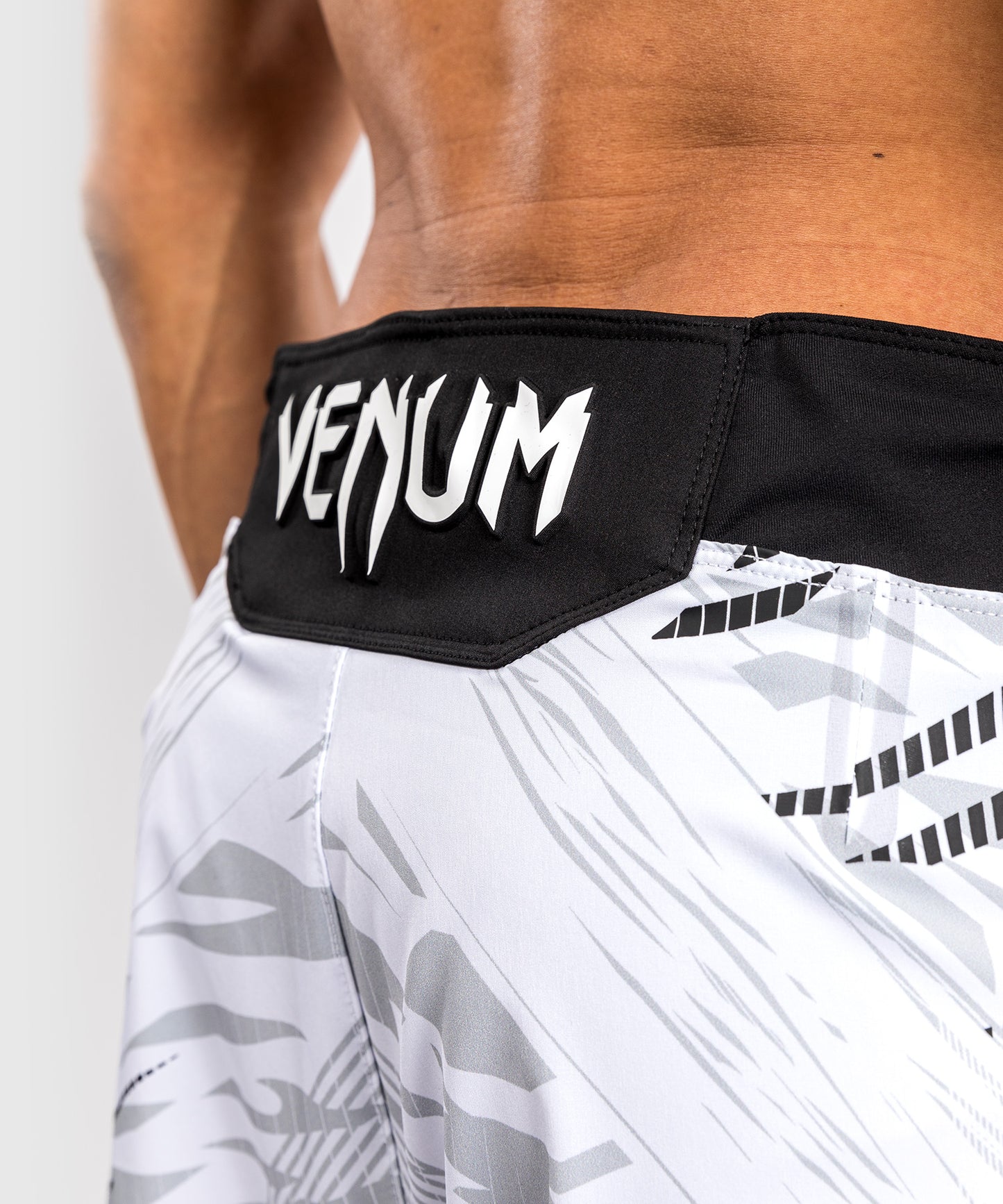 Shorts de Combat pour Hommes UFC Fusion by Venum Authentic Fight Night - Coupe Courte - Blanc