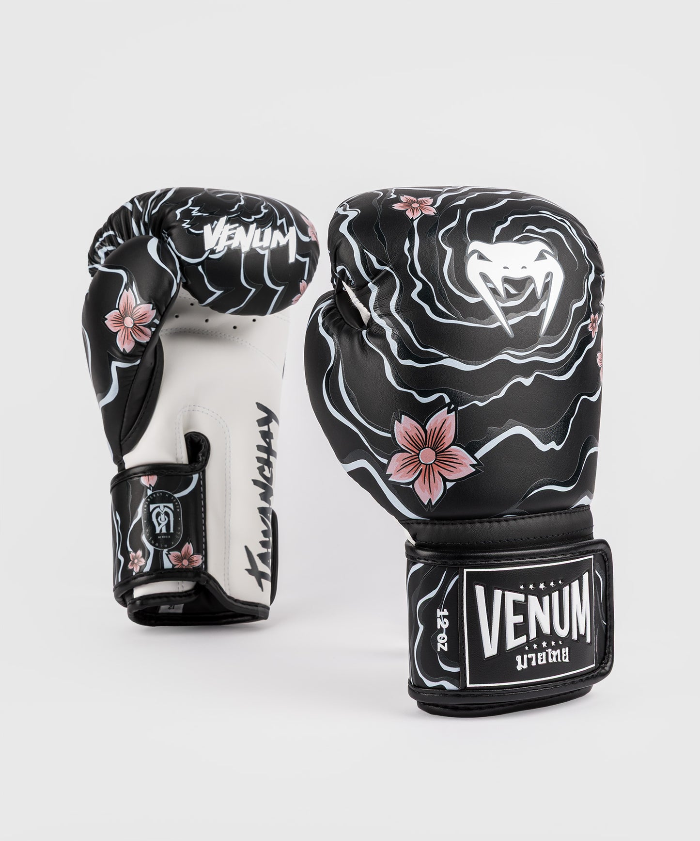 Gants de Boxe Venum x Tawanchay – Noir/Blanc