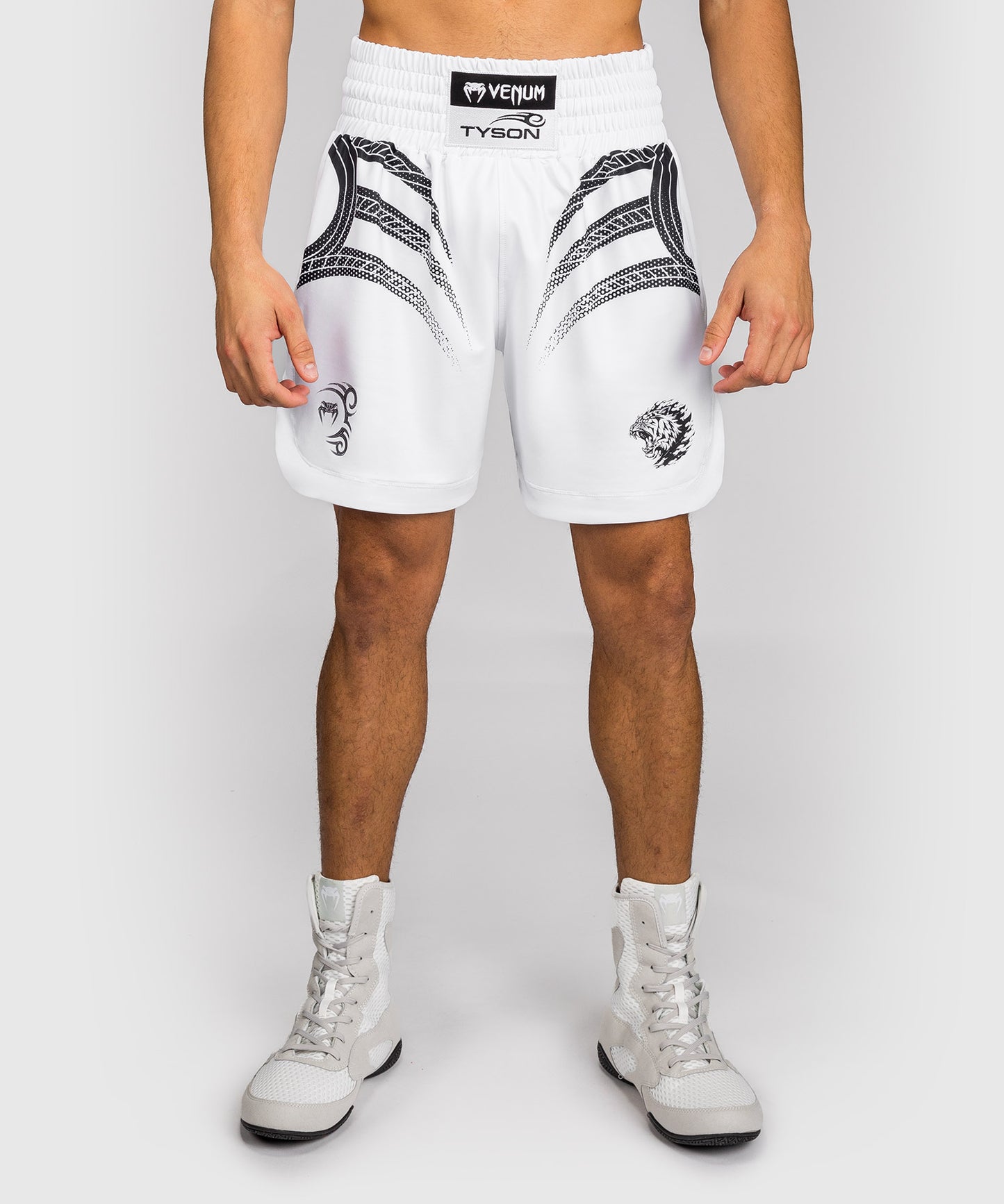 Venum x Mike Tyson Tiger Pantalones Cortos de Boxeo - Blanco Óptico/Negro Profundo