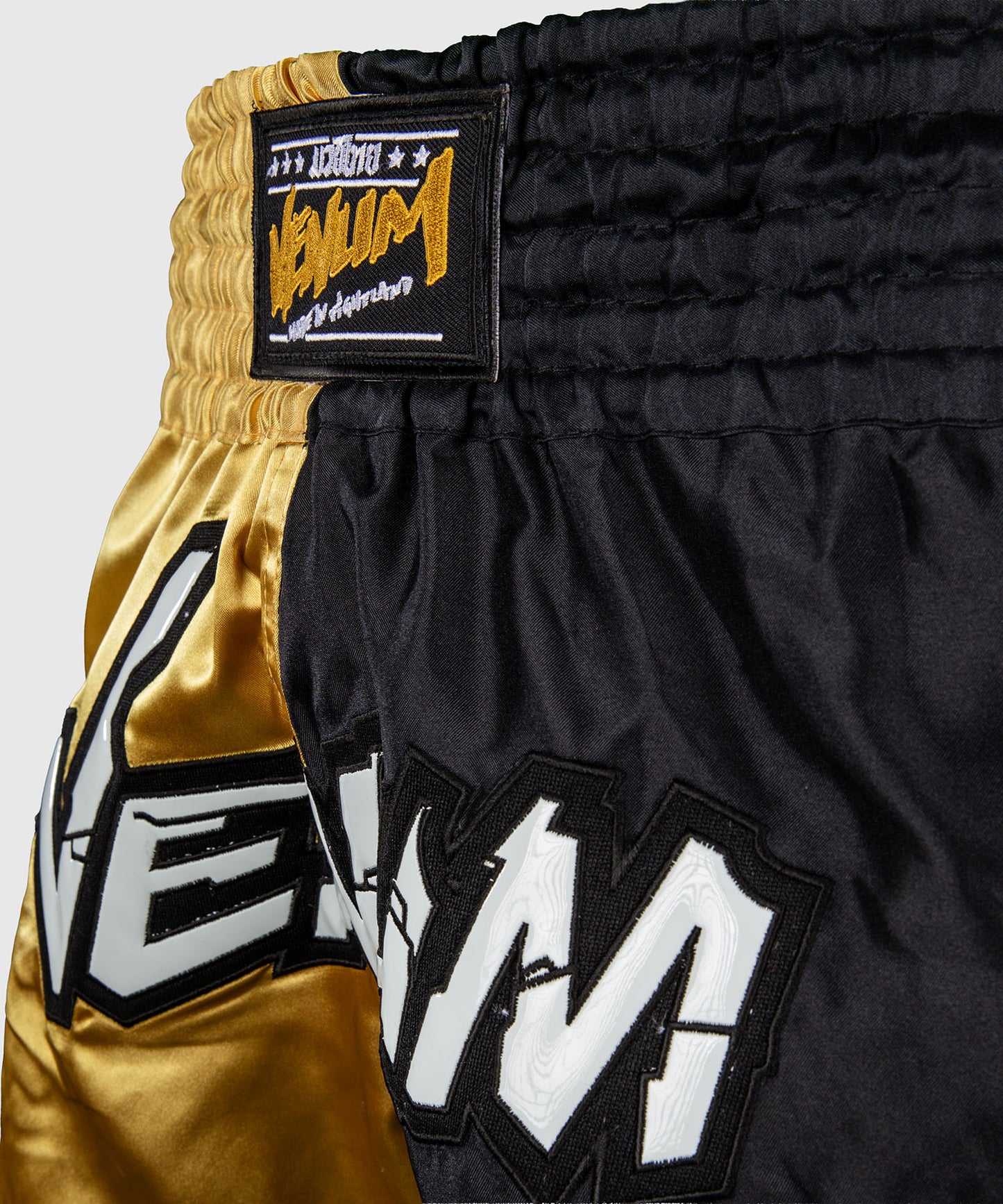 Venum Inferno 2.0 Muay Thai Shorts - Schwarz/Gold