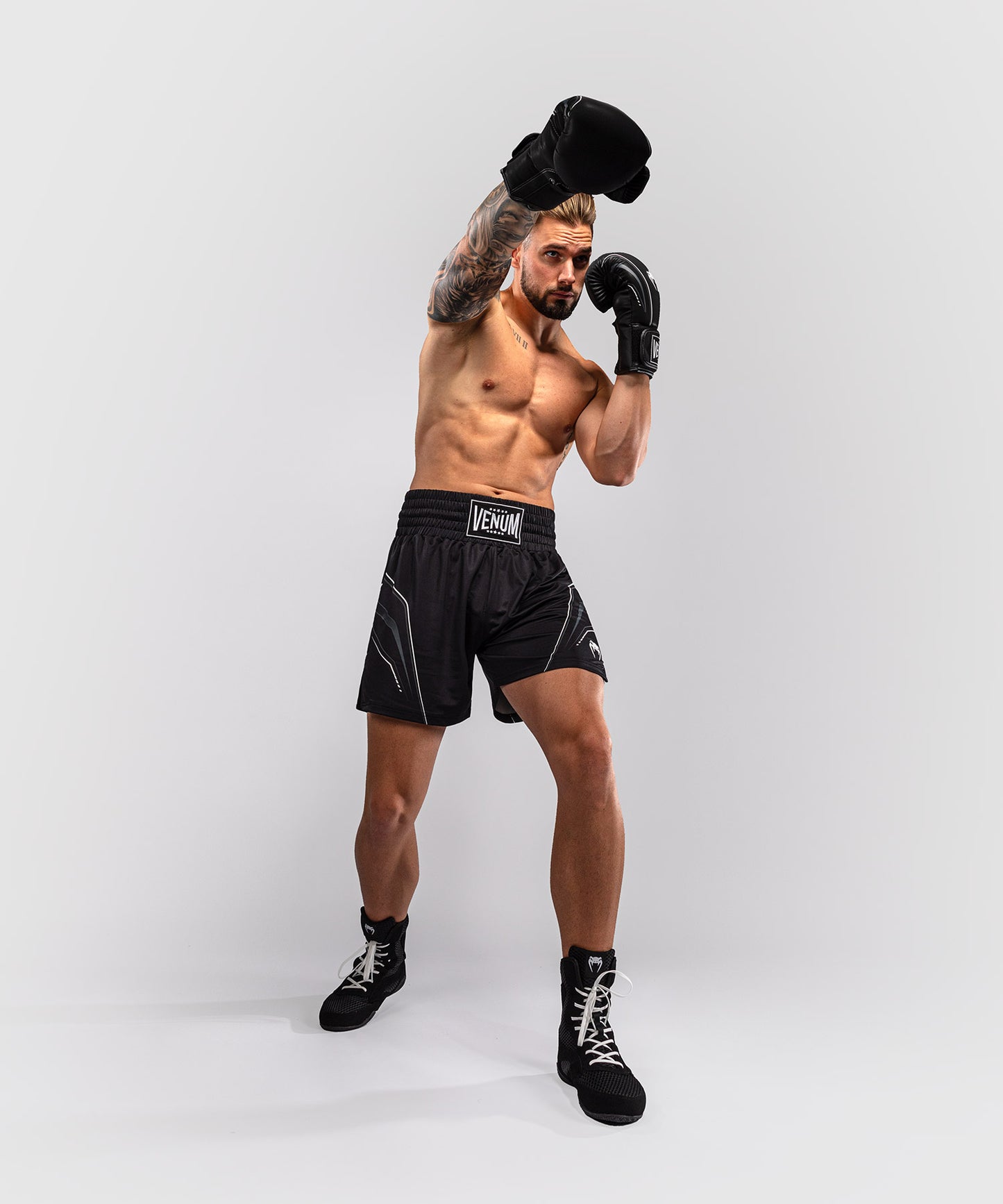 Venum Streamline Boxing Shorts - Black/White