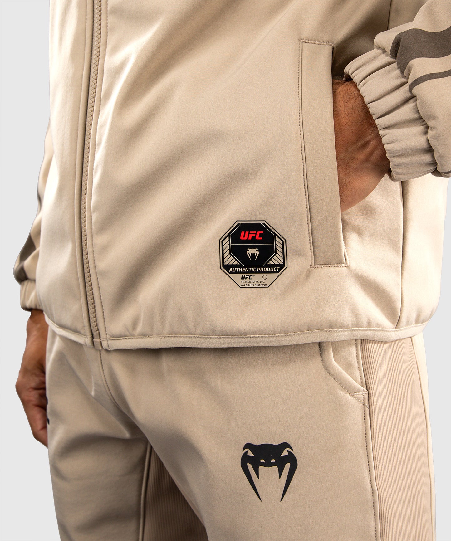 Venum UFC Unity by Venum Authentic Fight Week Felpa con Cappuccio e Zip da Uomo - Sabbia