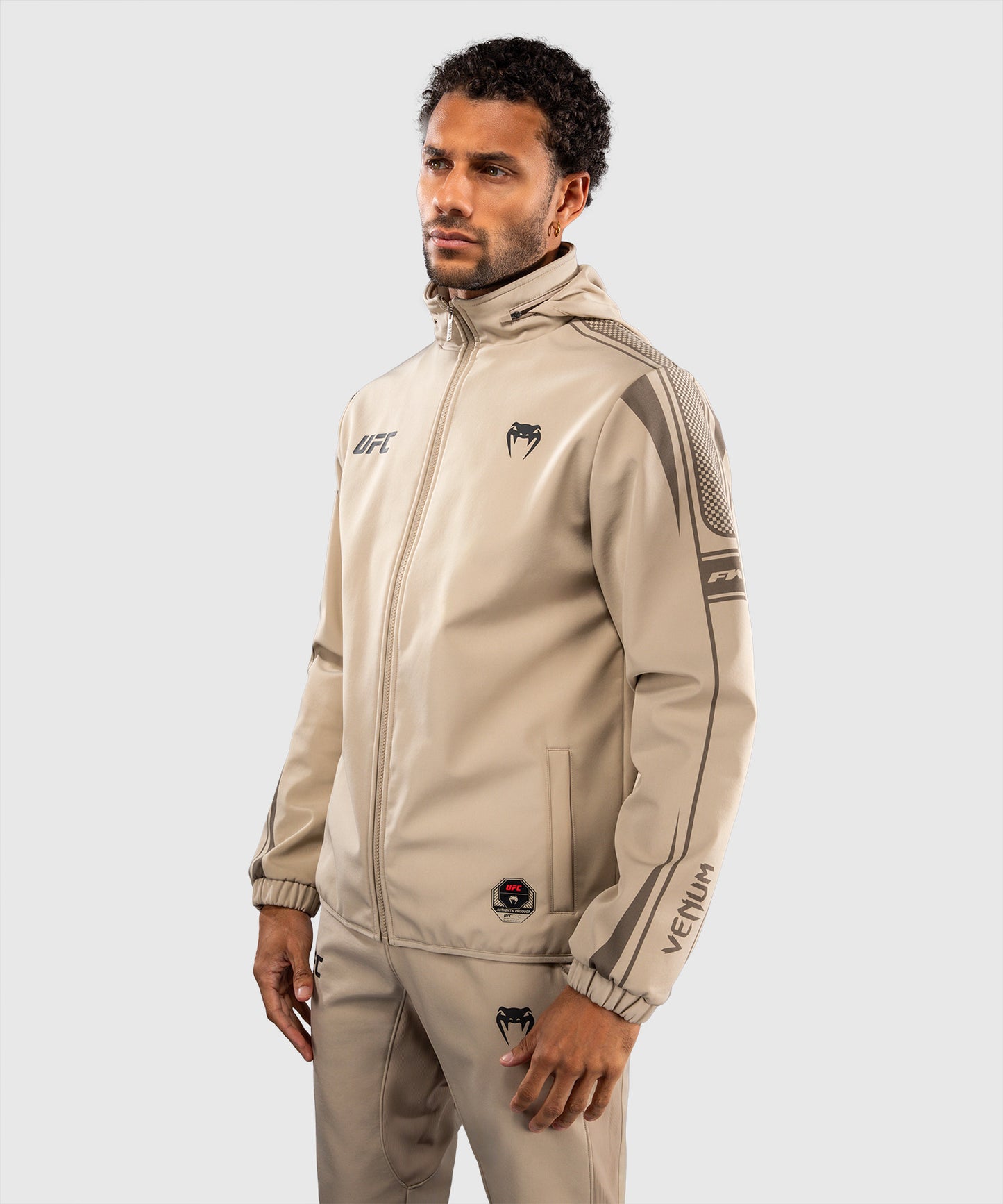 Venum UFC Unity by Venum Authentic Fight Week Felpa con Cappuccio e Zip da Uomo - Sabbia