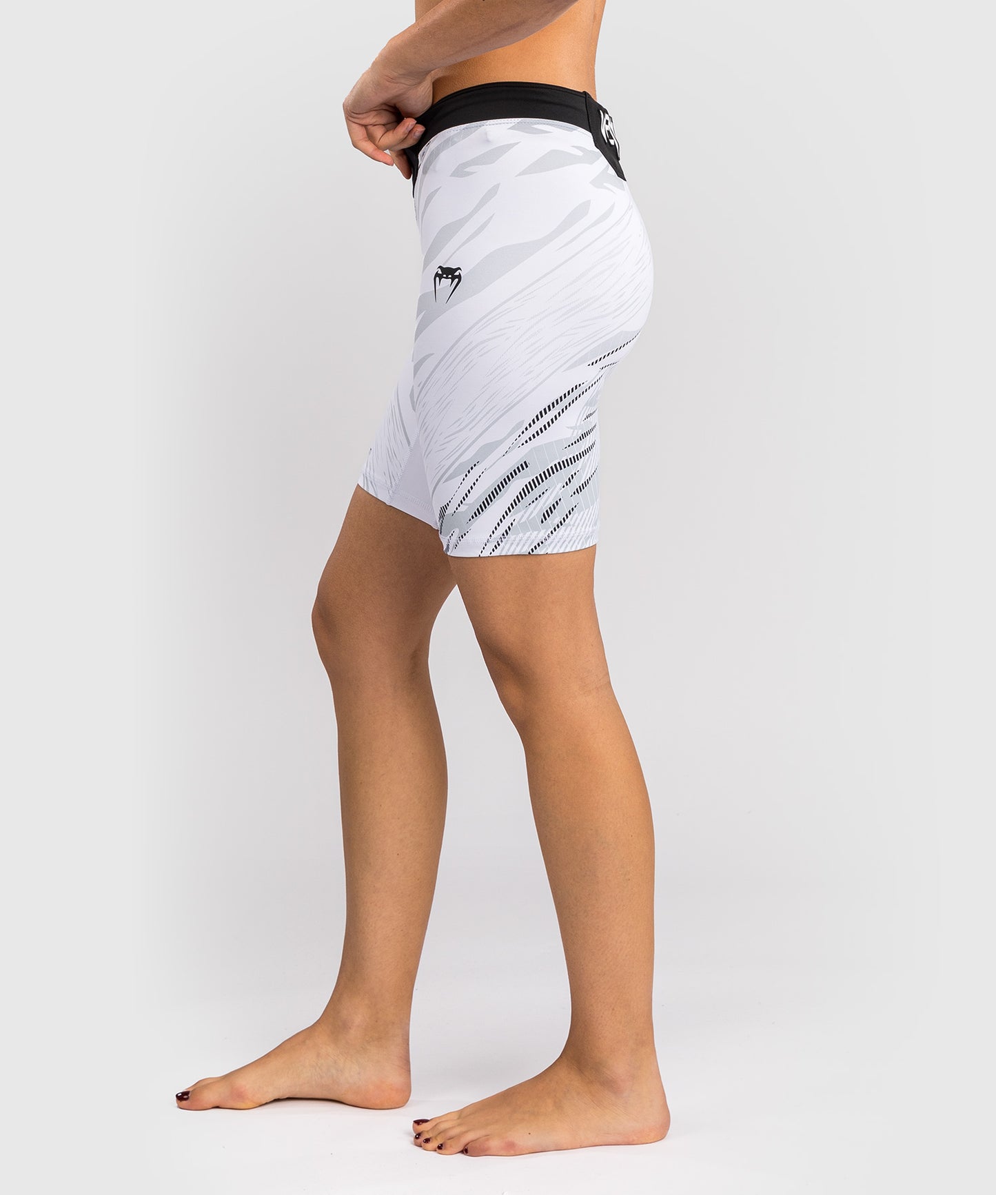 UFC Fusion by Venum Authentic Fight Night Damen Vale Tudo Short - Long Fit - Weiß