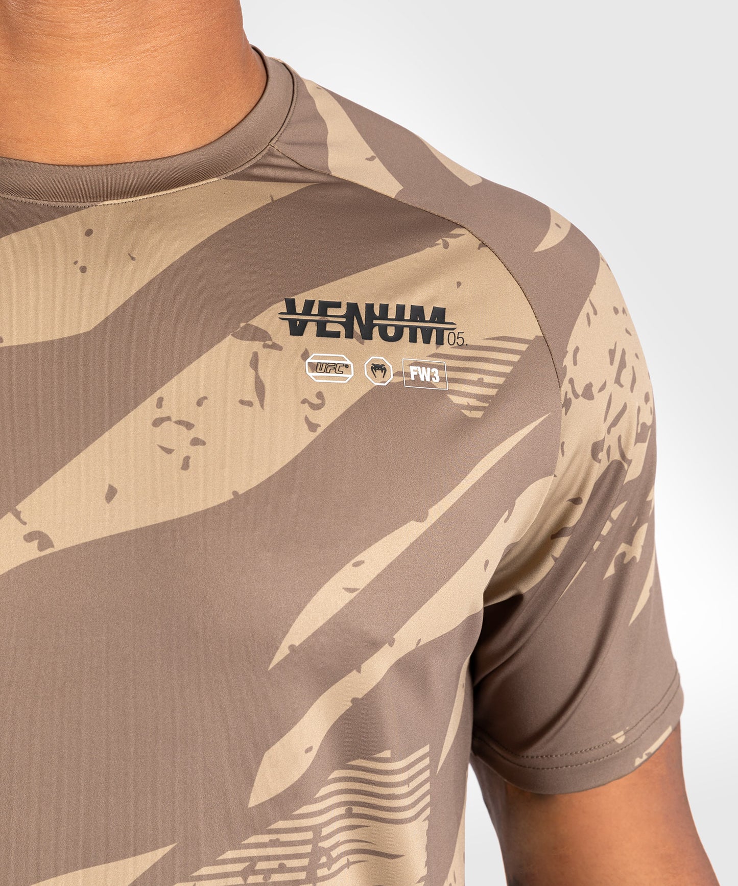 UFC Adrenaline by Venum Fight Week Dry-Tech T-Shirt für Männer - Desert Camo