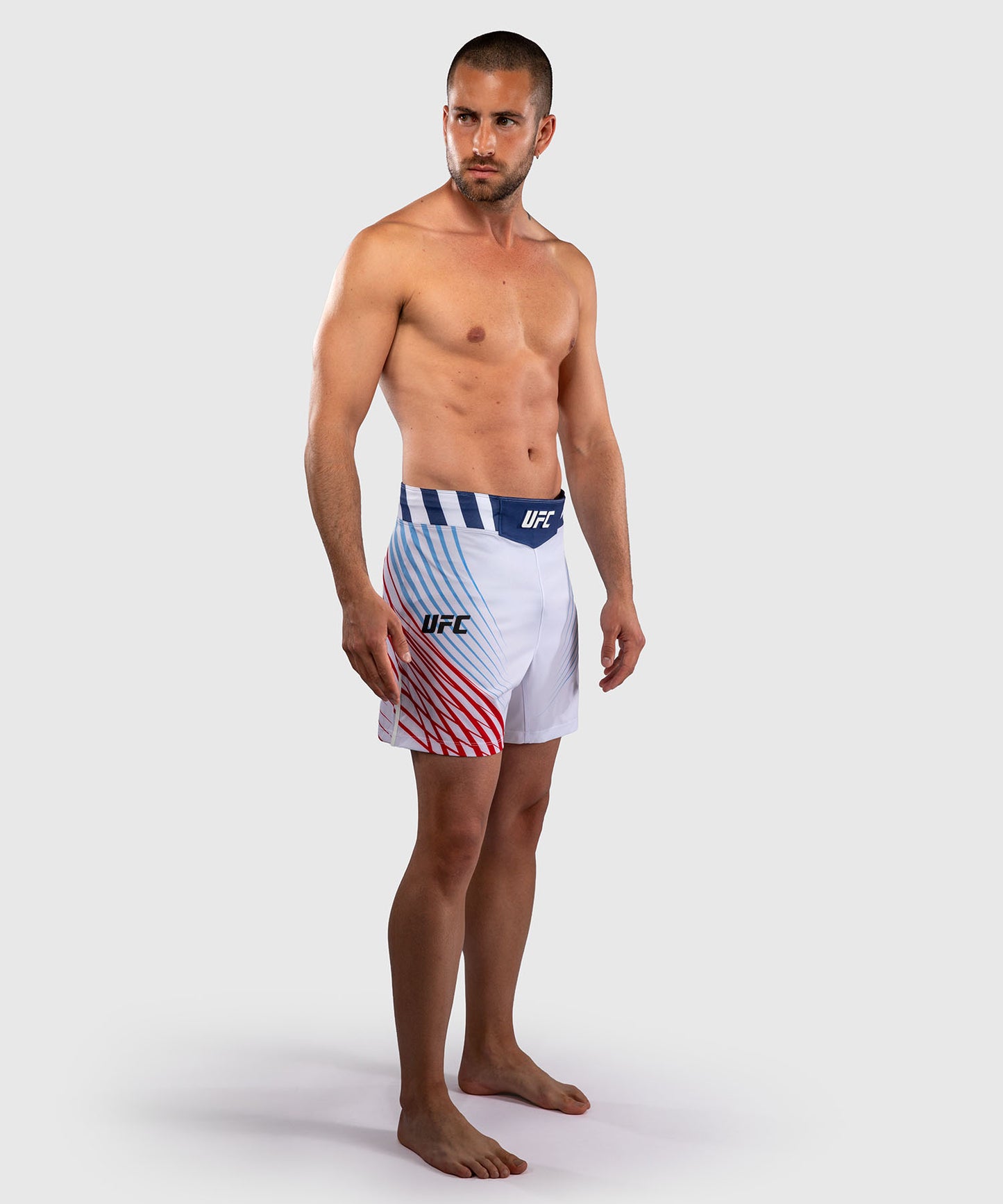 Official UFC Freedom 250 by Venum Authentic Fight Night Fight Shorts de ajuste corto para hombre - Blanco