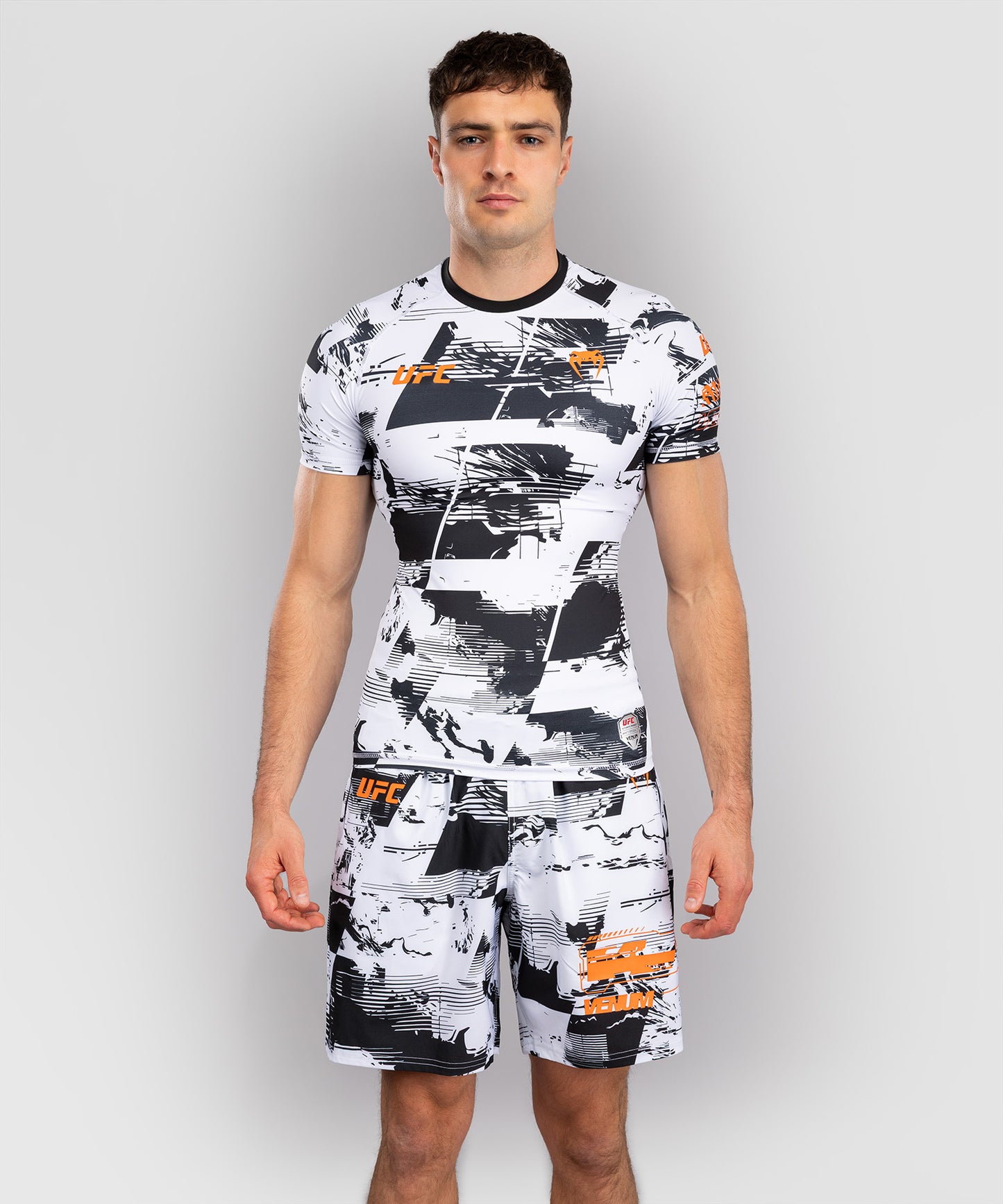 UFC Zenith by Venum Authentic Fight Week Rashguard maniche corte Performance Uomo - Bianco