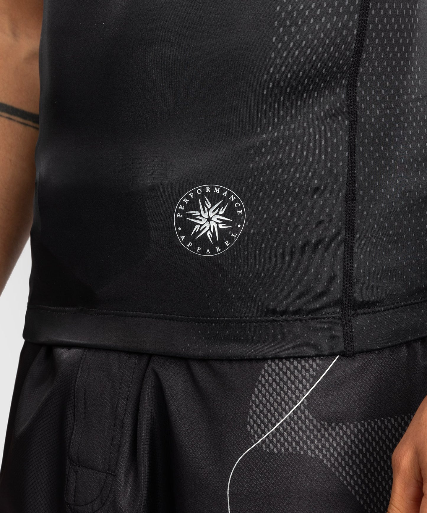 Rashguard Manches Courtes Venum Nexus – Noir/Argent