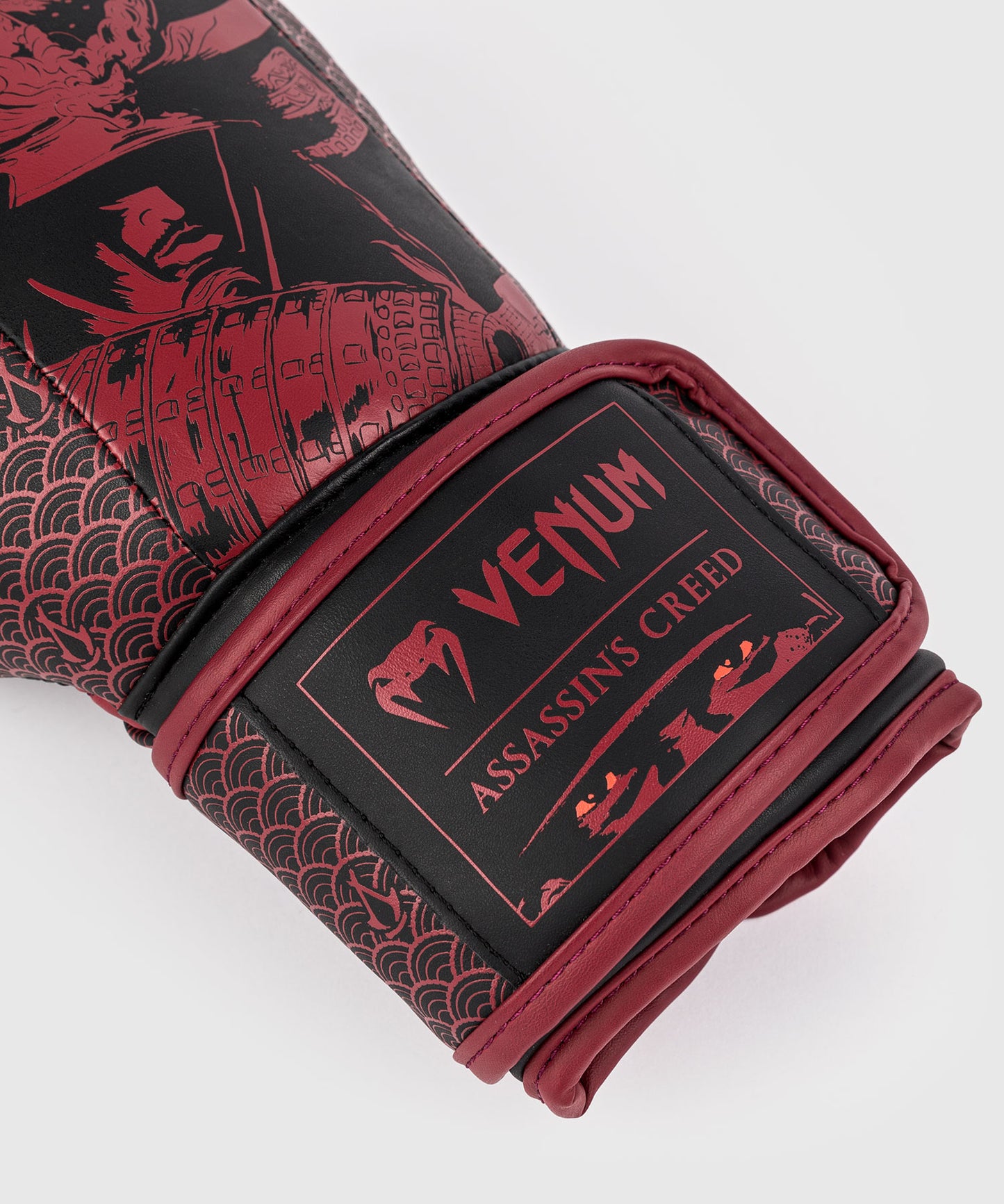 Venum x Assassin's Creed Shadows Boxing Gloves - Bordeaux/Black