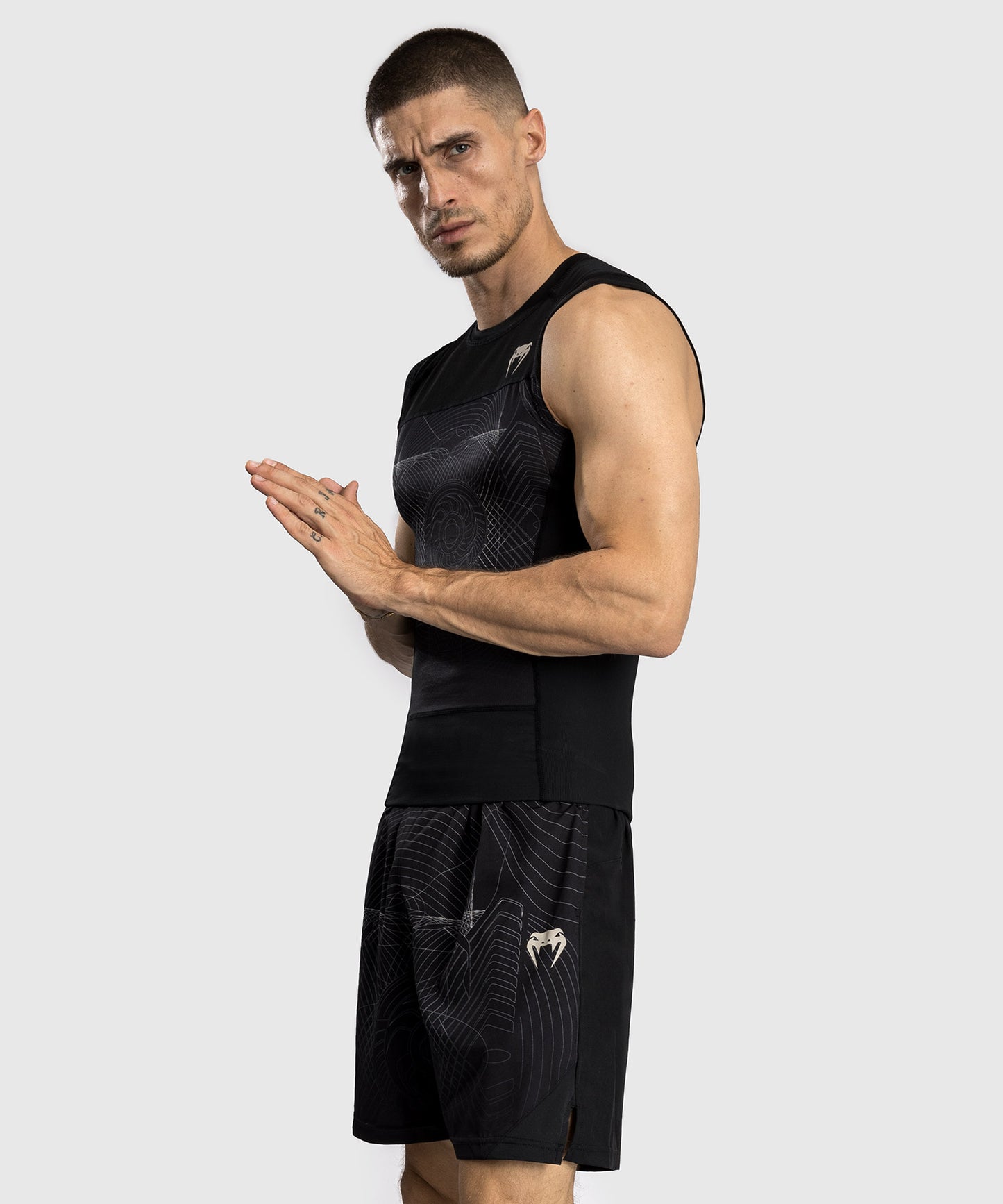 Venum G-Fit Air Herren Ärmelloses Rashguard - Tiefschwarz/Wüstensand