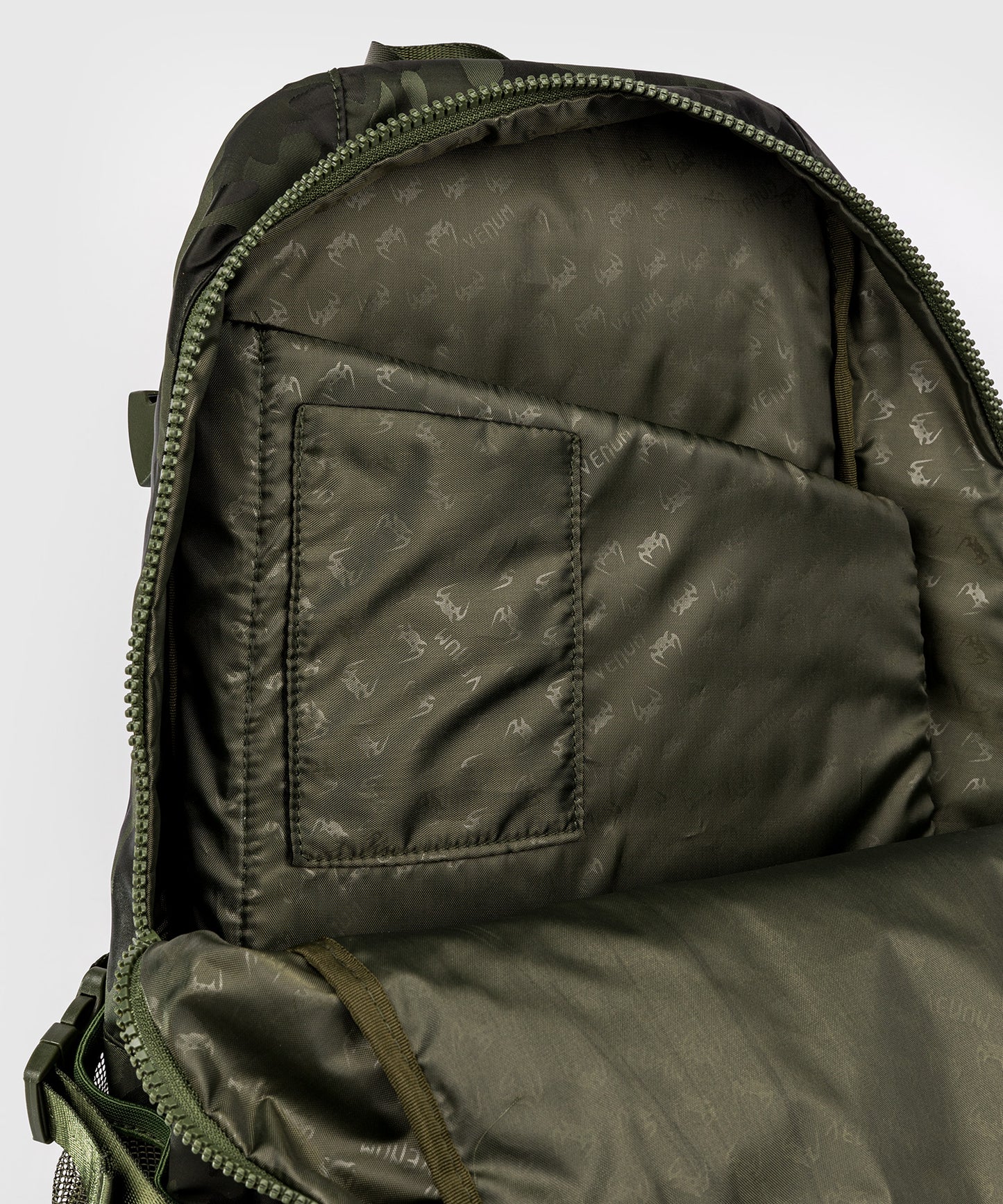 Venum Challenger Pro Mochila (20-25L) – Caqui/Camo