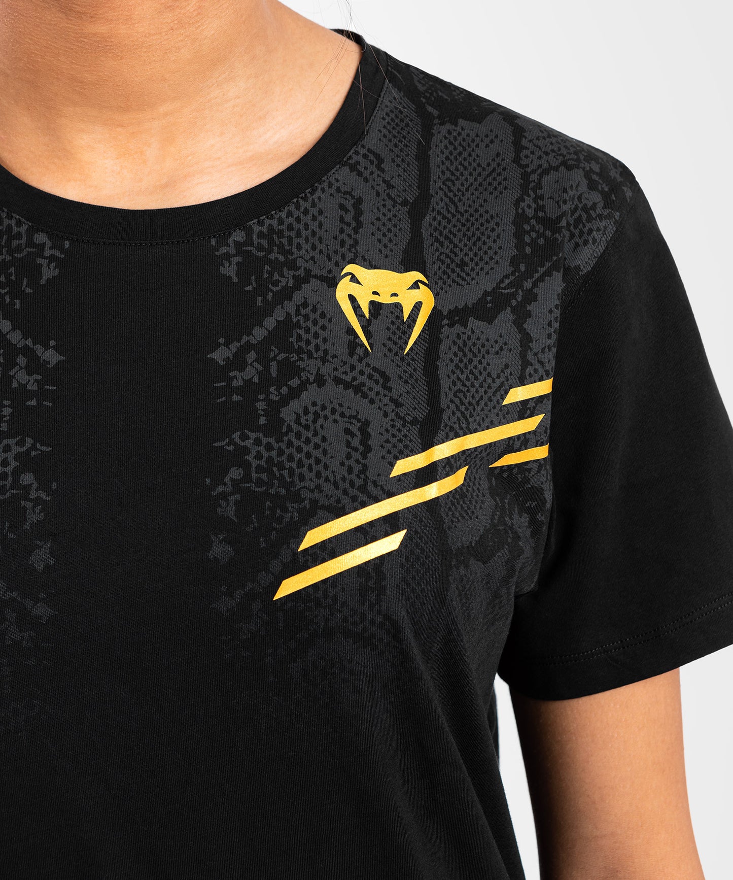UFC Adrenaline by Venum Replica Kurzarmshirt für Frauen - - - - - -. Champion