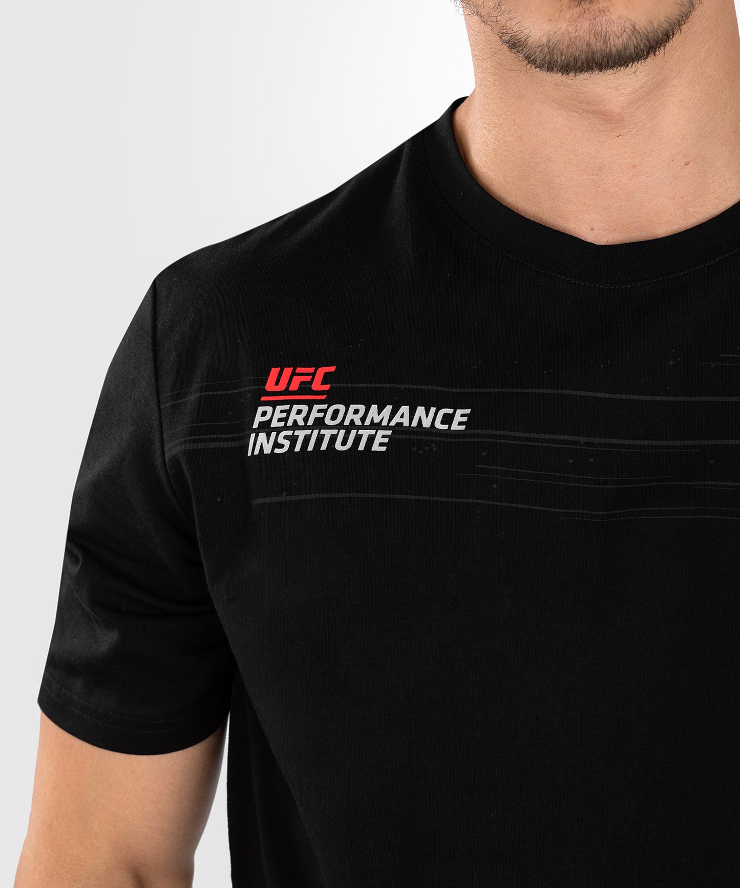 Venum Performance Institute 2.0 UFC Männer T-Shirt - Schwarz/Rot