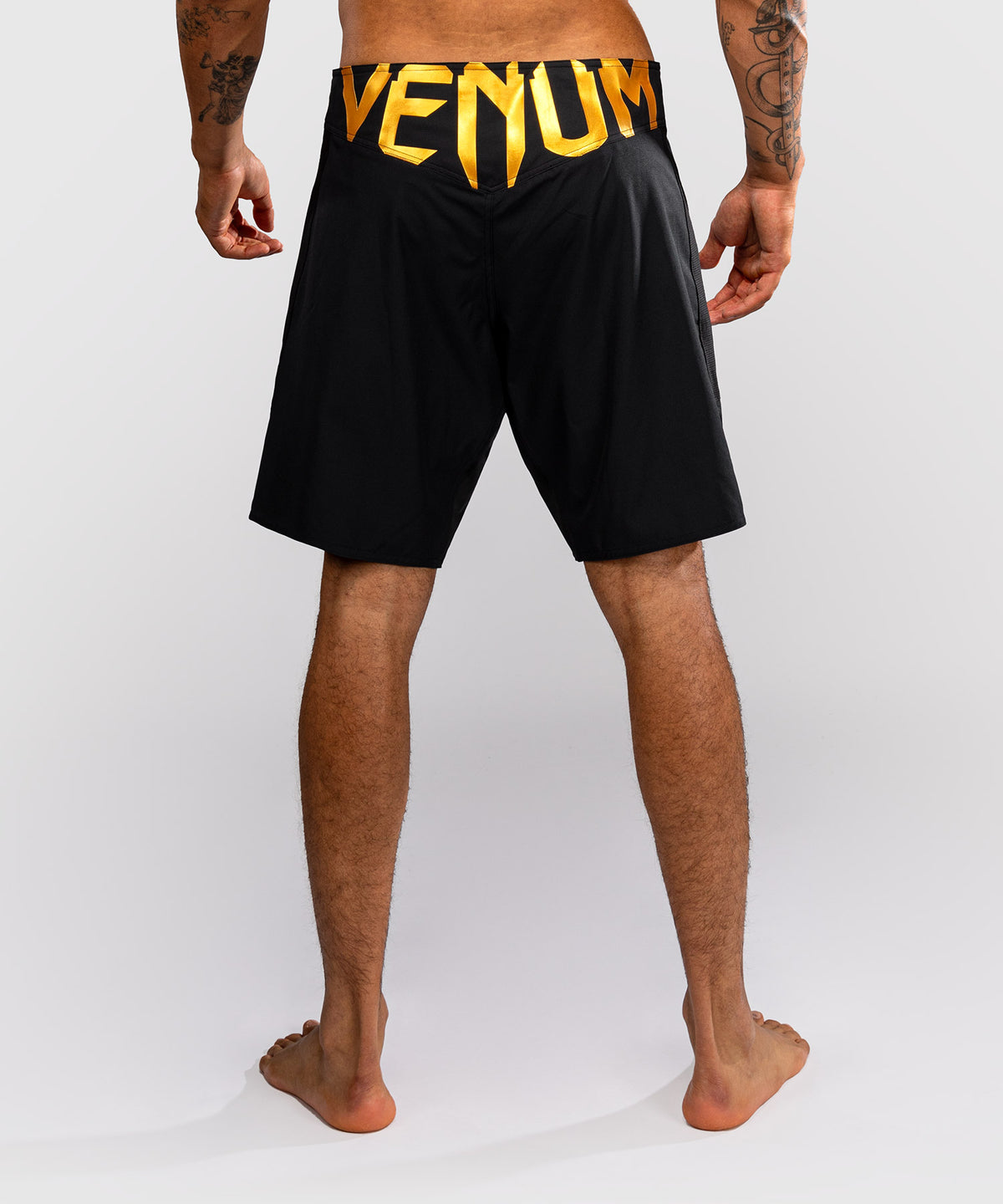 Venum Attack Fightshorts - Negro/Dorado