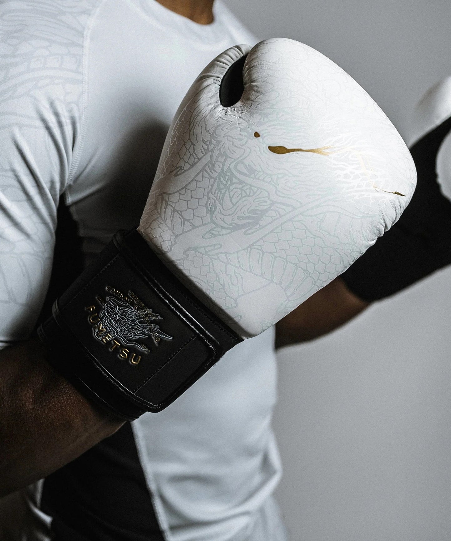 Fumetsu Dragon Slayer Boxing Gloves - White/Gold