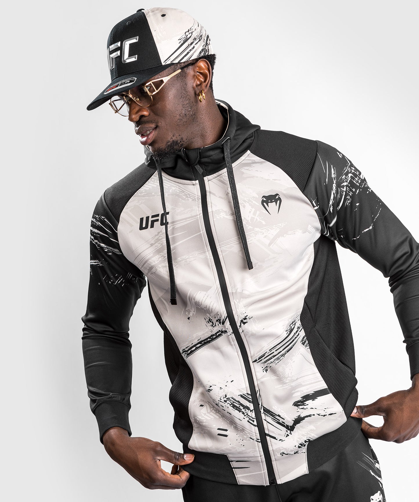 Sweat à capuche zippé pour Hommes UFC Venum Authentic Fight Week 2.0 - Sable/Noir