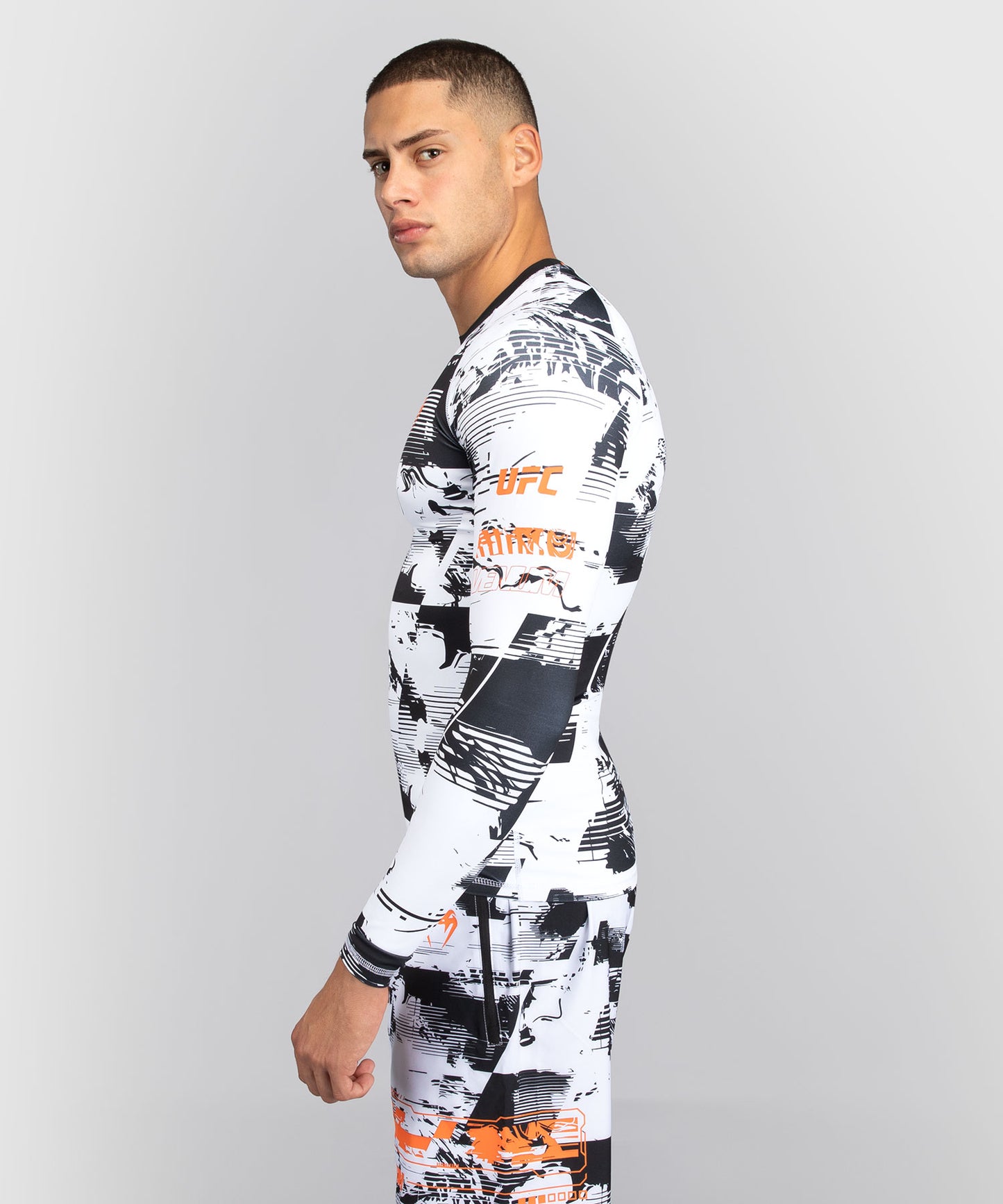 UFC Zenith by Venum Authentic Fight Week Rashguard de manga larga Performance Hombre - Blanco