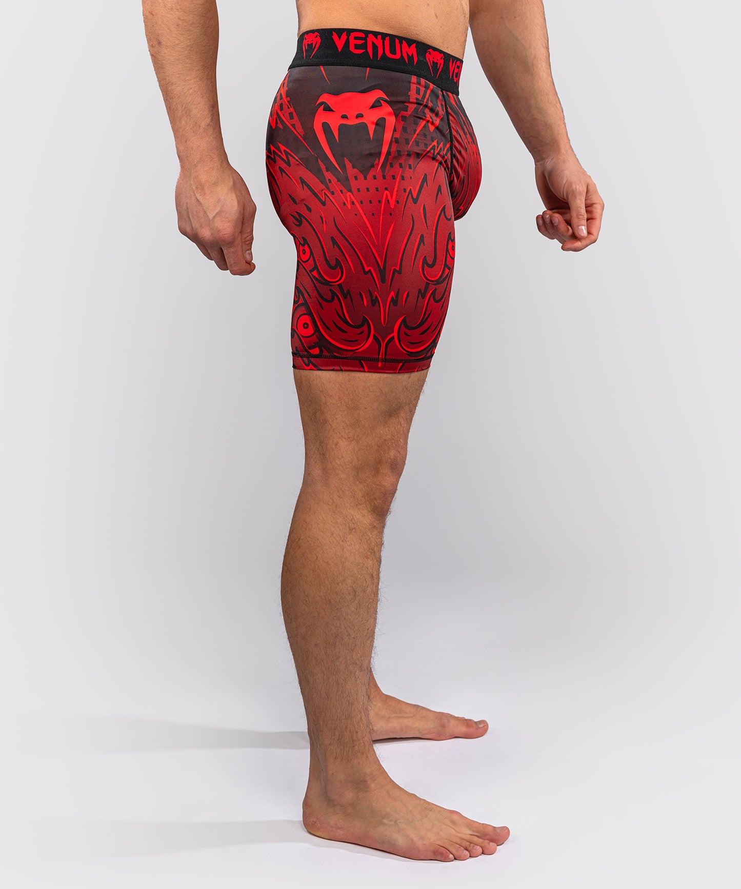 Venum Wolf Atak Pantaloncini a Compressione – Nero/Rosso