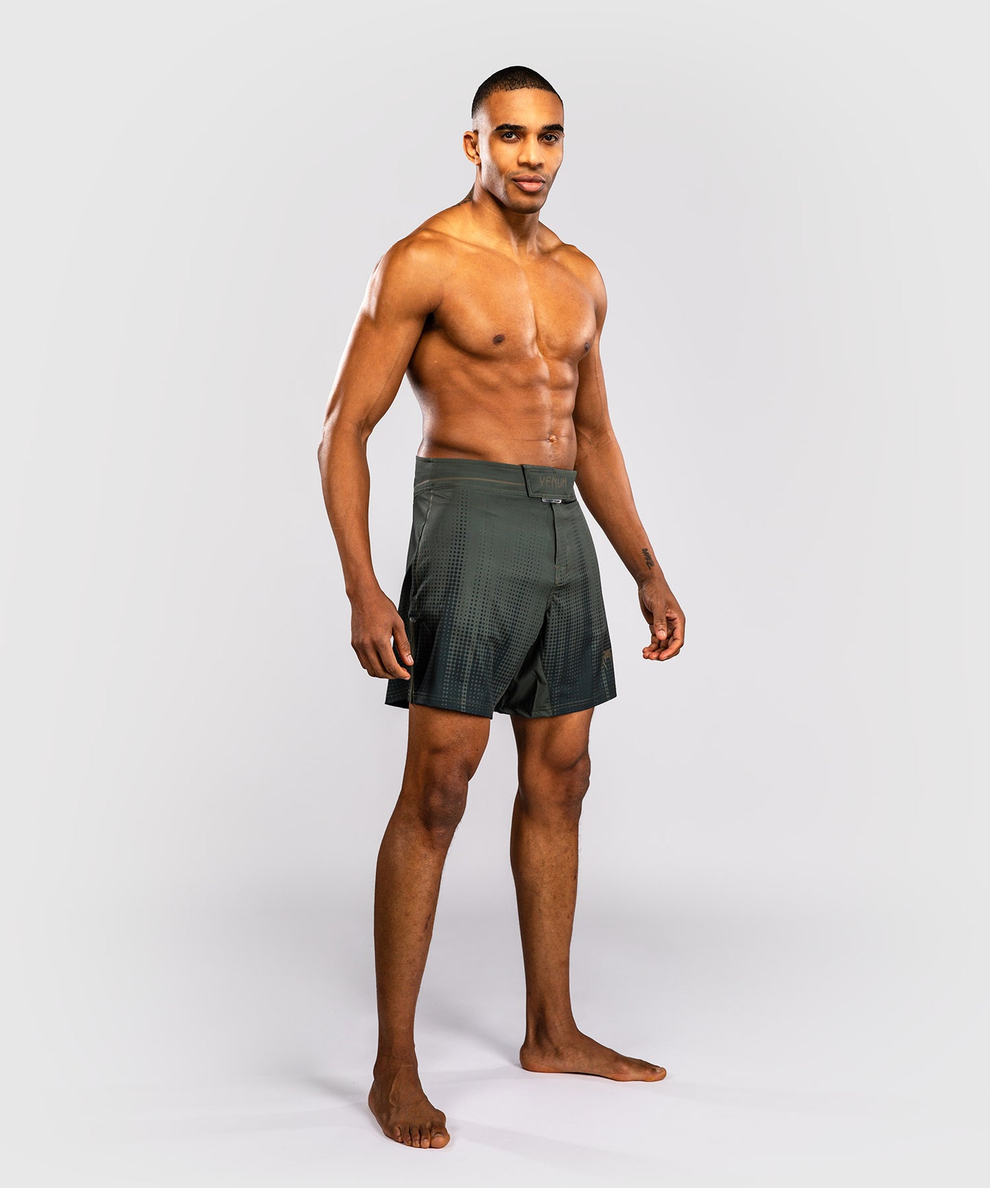 Venum Stealth Fightshorts – Khaki/Dunkelgrün