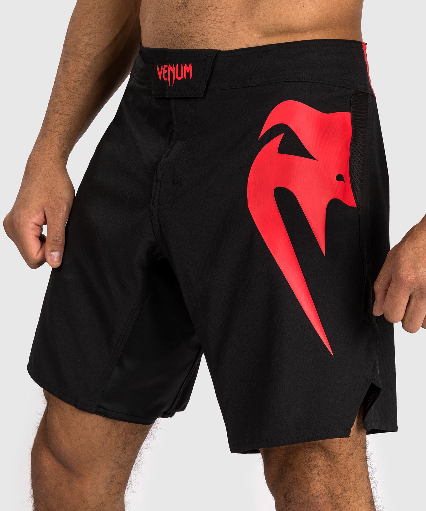 Venum Light 5.0 Combat Shorts - Schwarz/Rot