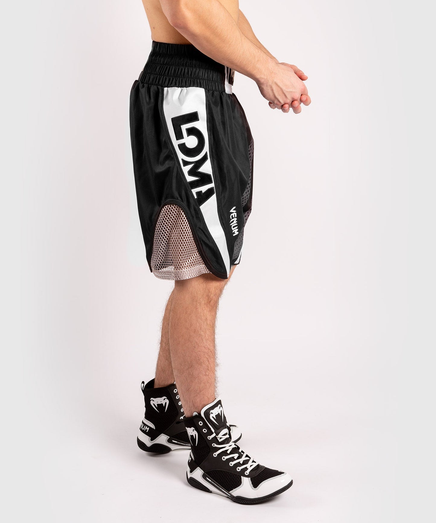 Venum Arrow boxing shorts - Black/White