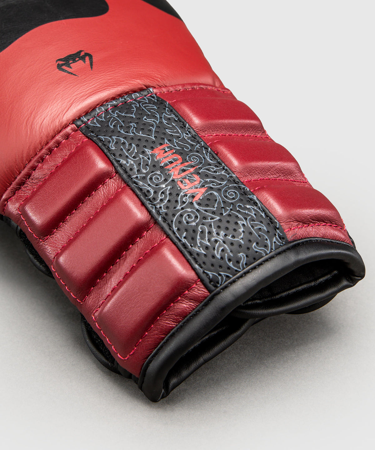 Venum Reverso Guantes de Boxeo – Negro/Rojo