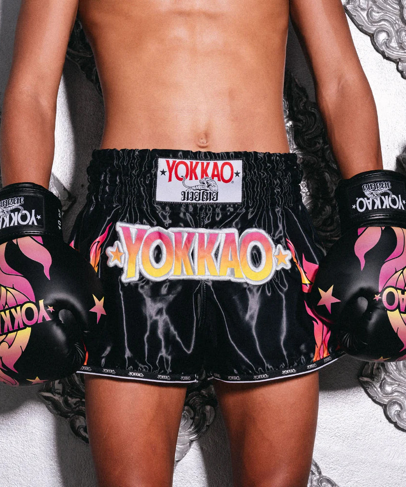 Yokkao The Flame Muay Thai Shorts - Schwarz